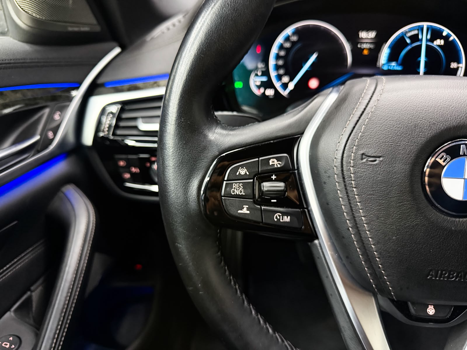 BMW 540d xDrive Touring Luxury Line Steptronic-image-12