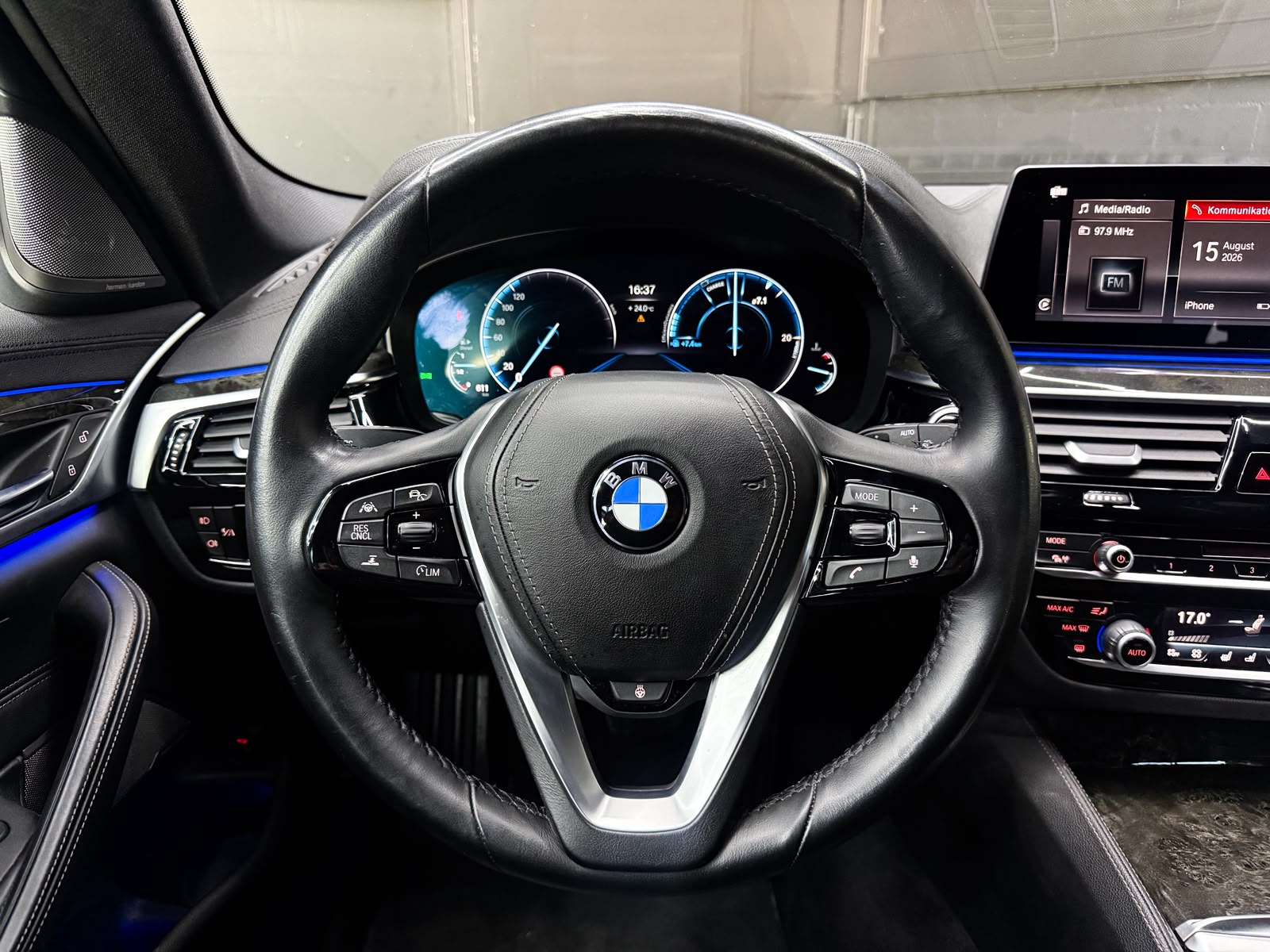 BMW 540d xDrive Touring Luxury Line Steptronic-image-11