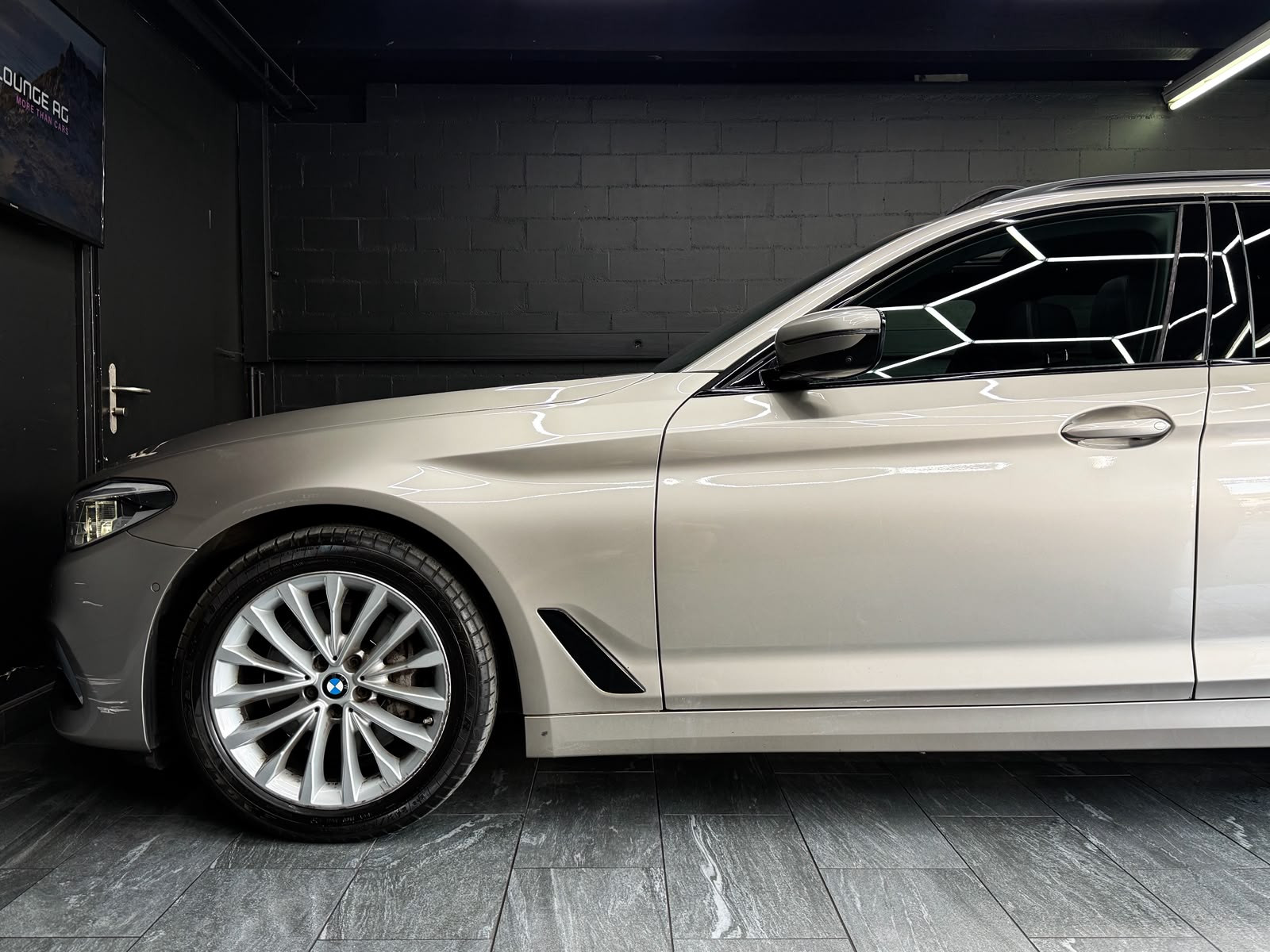 BMW 540d xDrive Touring Luxury Line Steptronic-image-5