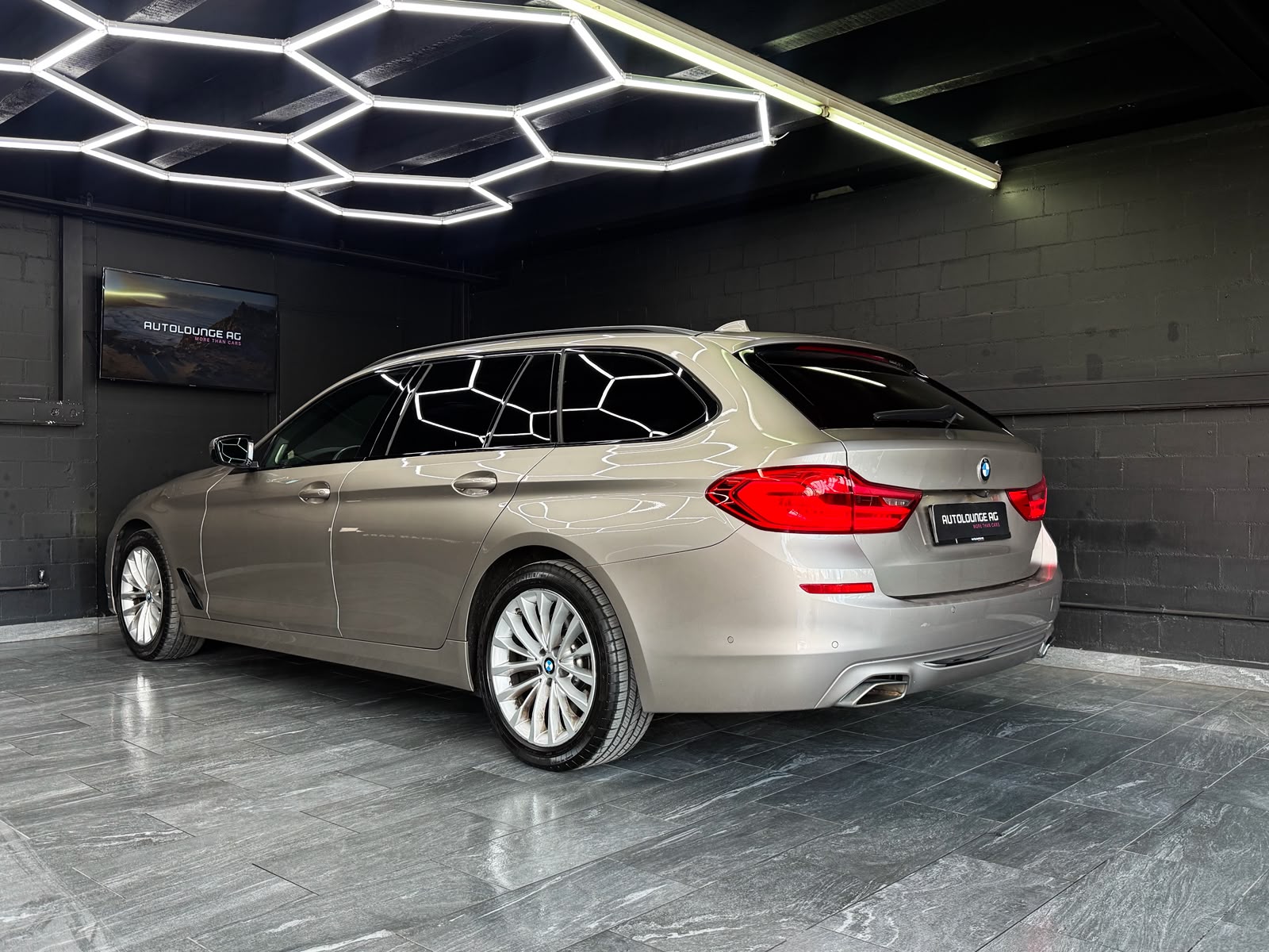 BMW 540d xDrive Touring Luxury Line Steptronic-image-1