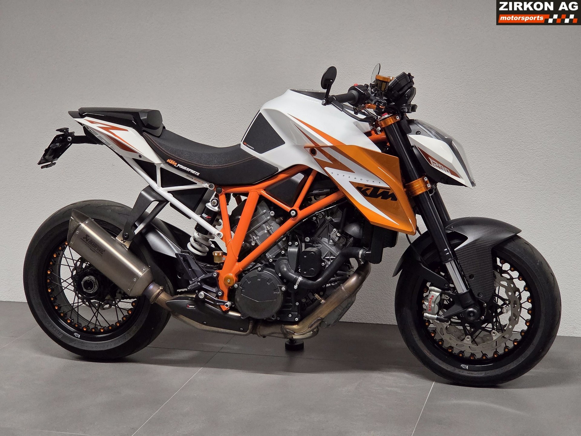 KTM 1290 Super Duke R Special Edition-showroom-element-1