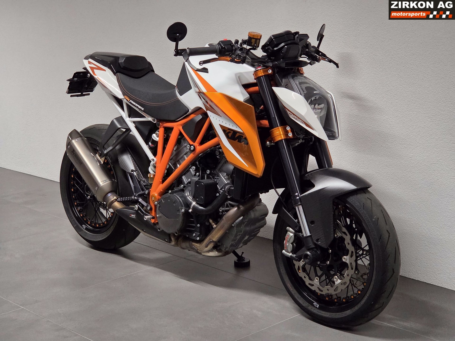 KTM 1290 Super Duke R Special Edition-showroom-element-3