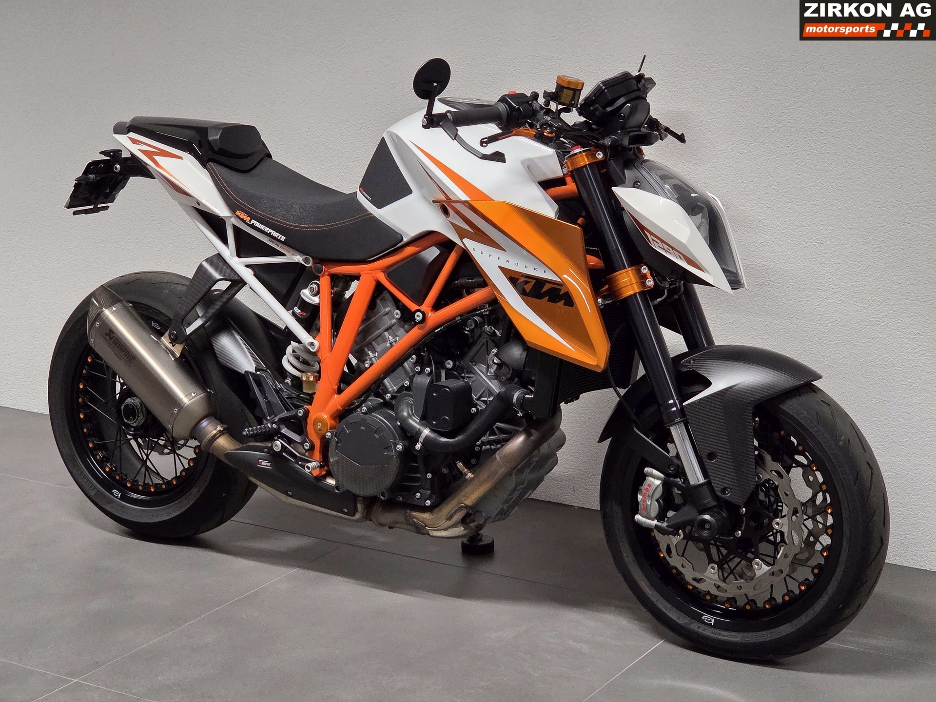 KTM 1290 Super Duke R Special Edition-showroom-element-2