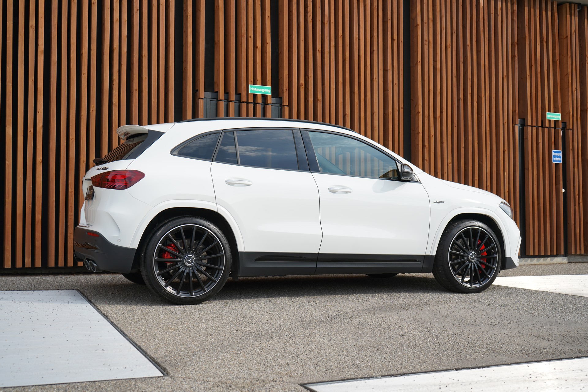 MERCEDES-BENZ GLA AMG 45 S 4MATIC+ NIGHT 8G-DCT l 421 PS-image-9