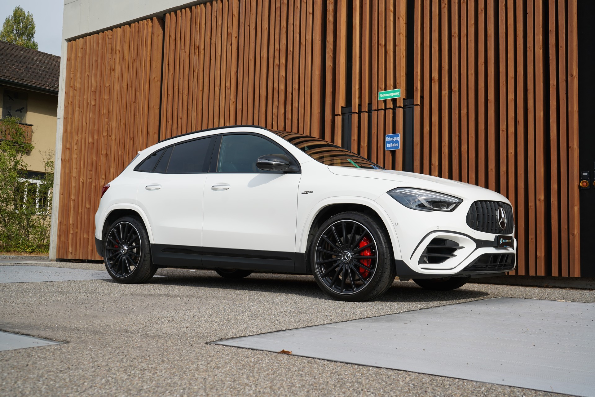 MERCEDES-BENZ GLA AMG 45 S 4MATIC+ NIGHT 8G-DCT l 421 PS-image-10