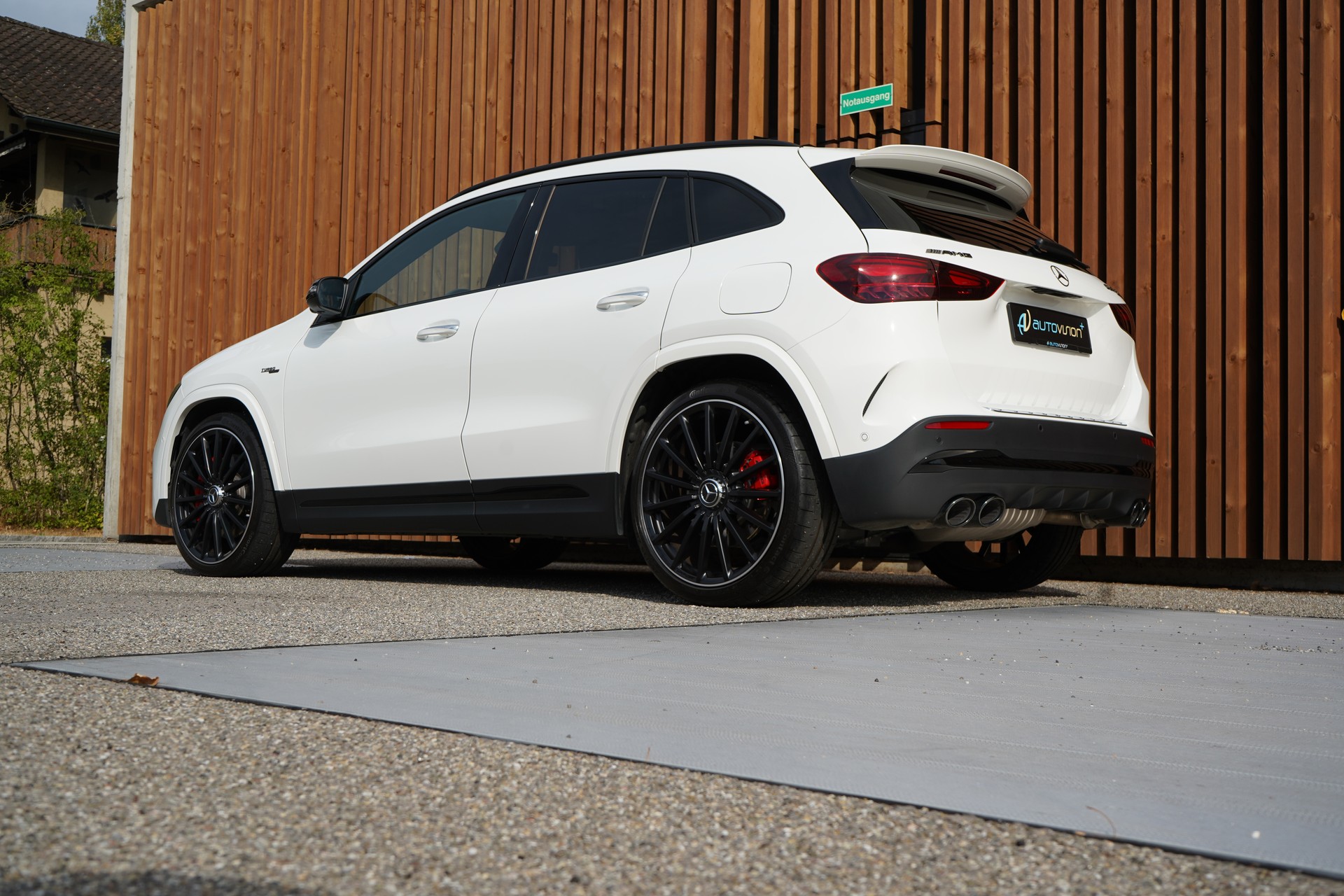 MERCEDES-BENZ GLA AMG 45 S 4MATIC+ NIGHT 8G-DCT l 421 PS-image-5