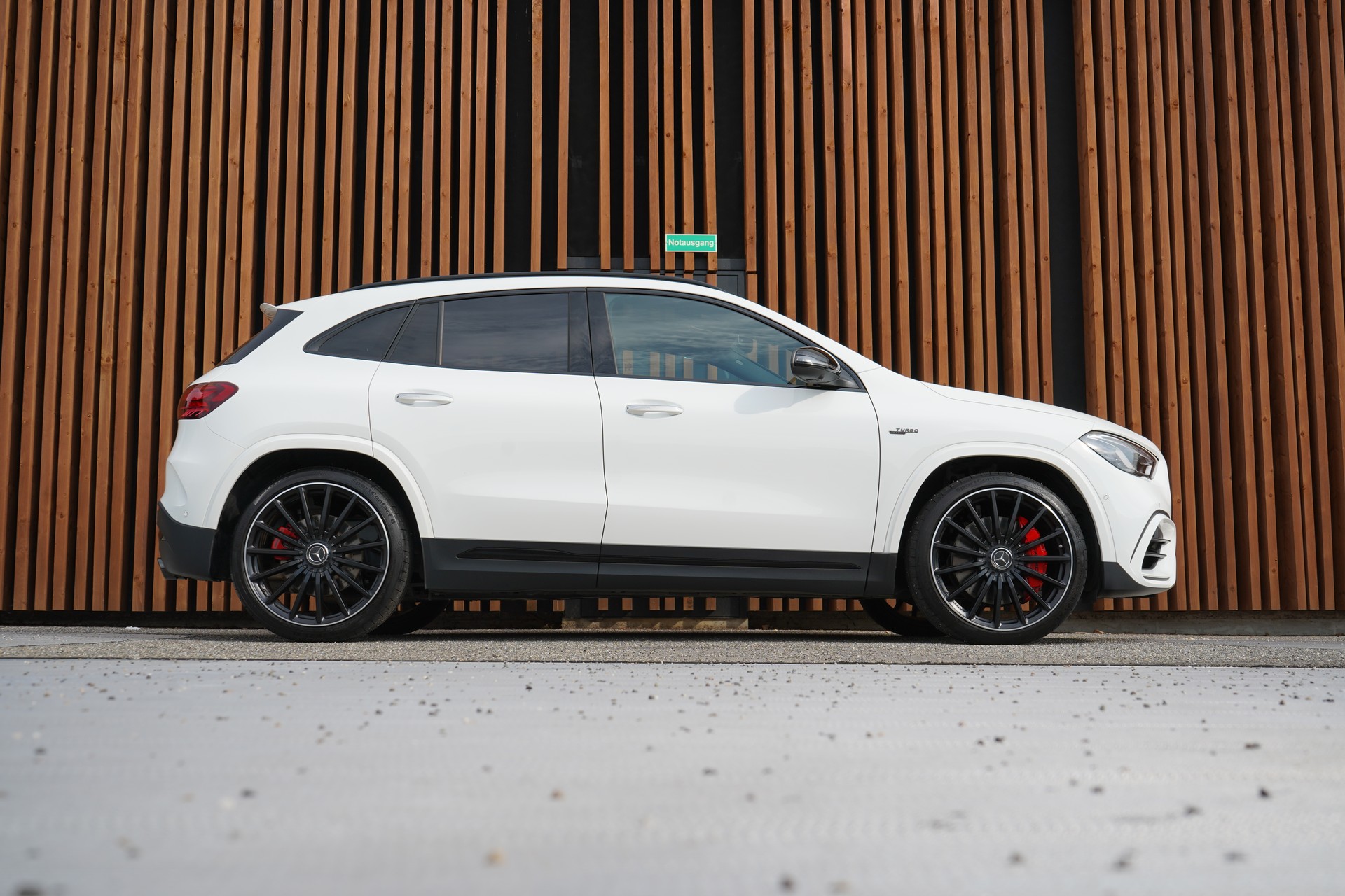 MERCEDES-BENZ GLA AMG 45 S 4MATIC+ NIGHT 8G-DCT l 421 PS