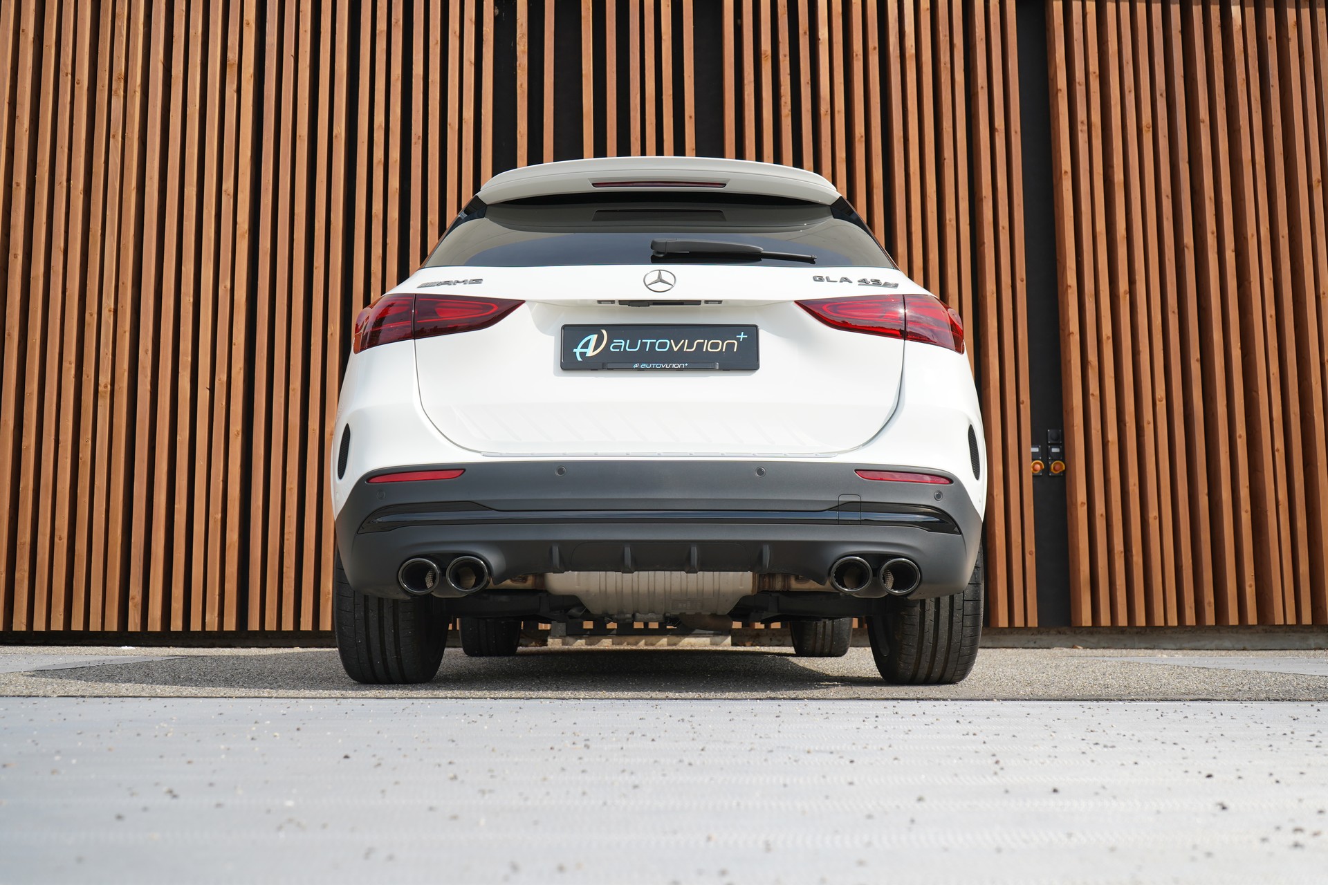 MERCEDES-BENZ GLA AMG 45 S 4MATIC+ NIGHT 8G-DCT l 421 PS-image-16
