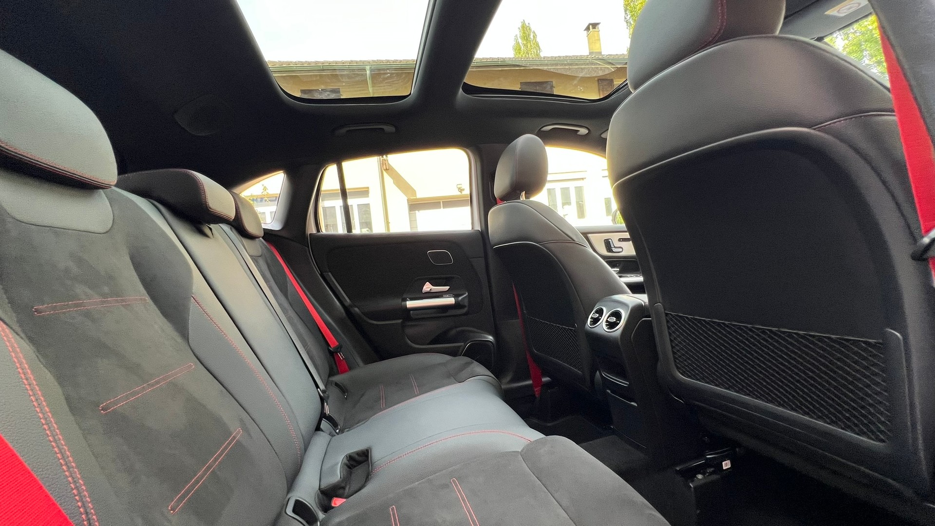 MERCEDES-BENZ GLA AMG 45 S 4MATIC+ NIGHT 8G-DCT l 421 PS-image-28