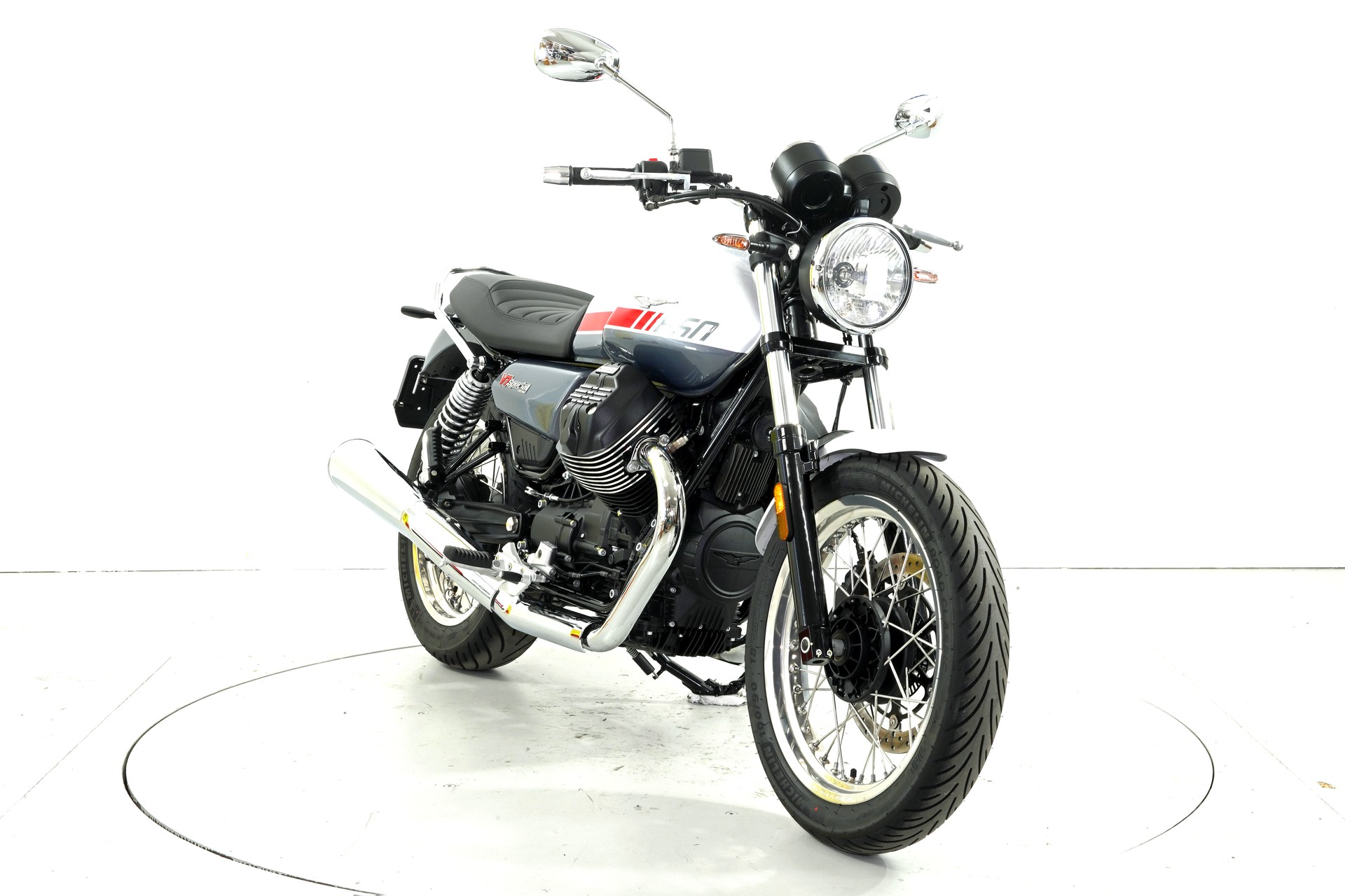 MOTO GUZZI V7 Special-showroom-element-1