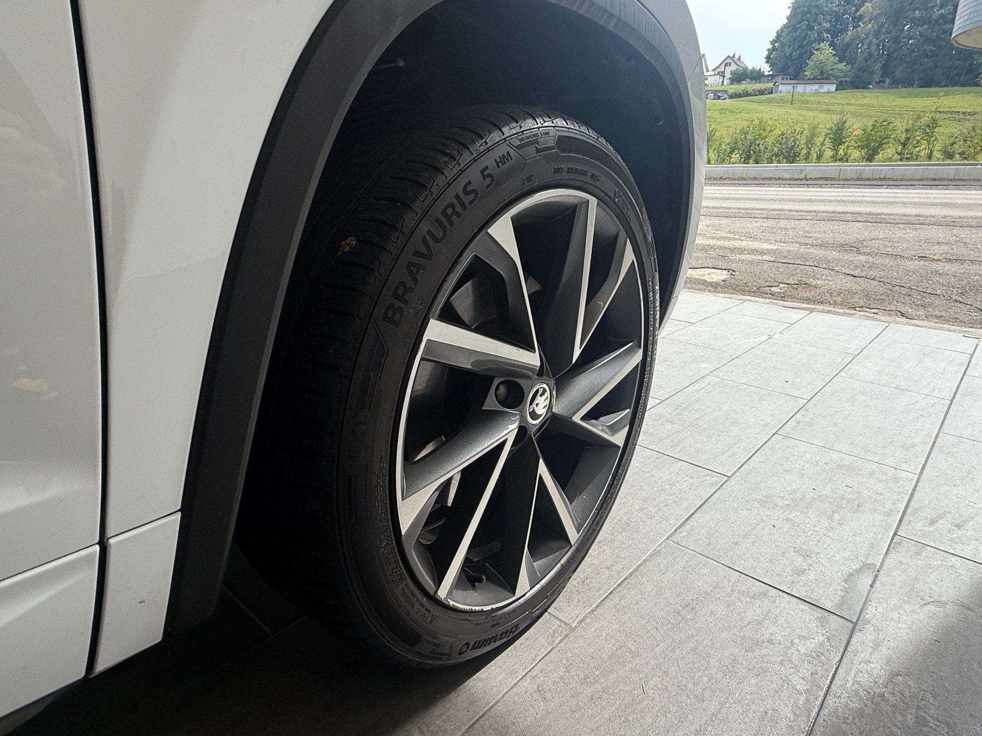 SKODA Kodiaq 2.0 TDI CR Sport Line 4x4 DSG 7 Plätzer AHK der günstigste Sport Line-image-21