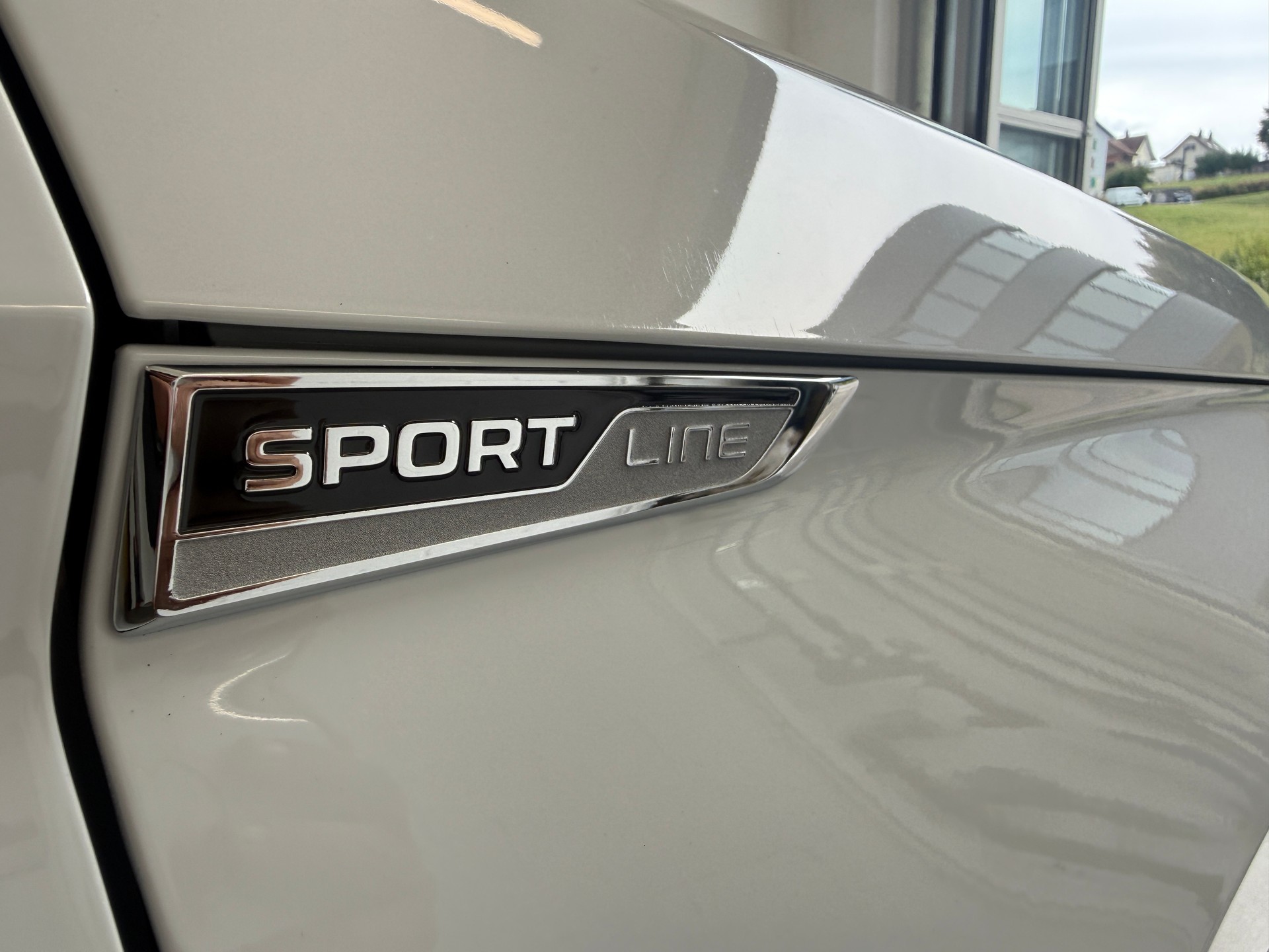 SKODA Kodiaq 2.0 TDI CR Sport Line 4x4 DSG 7 Plätzer AHK der günstigste Sport Line-image-24