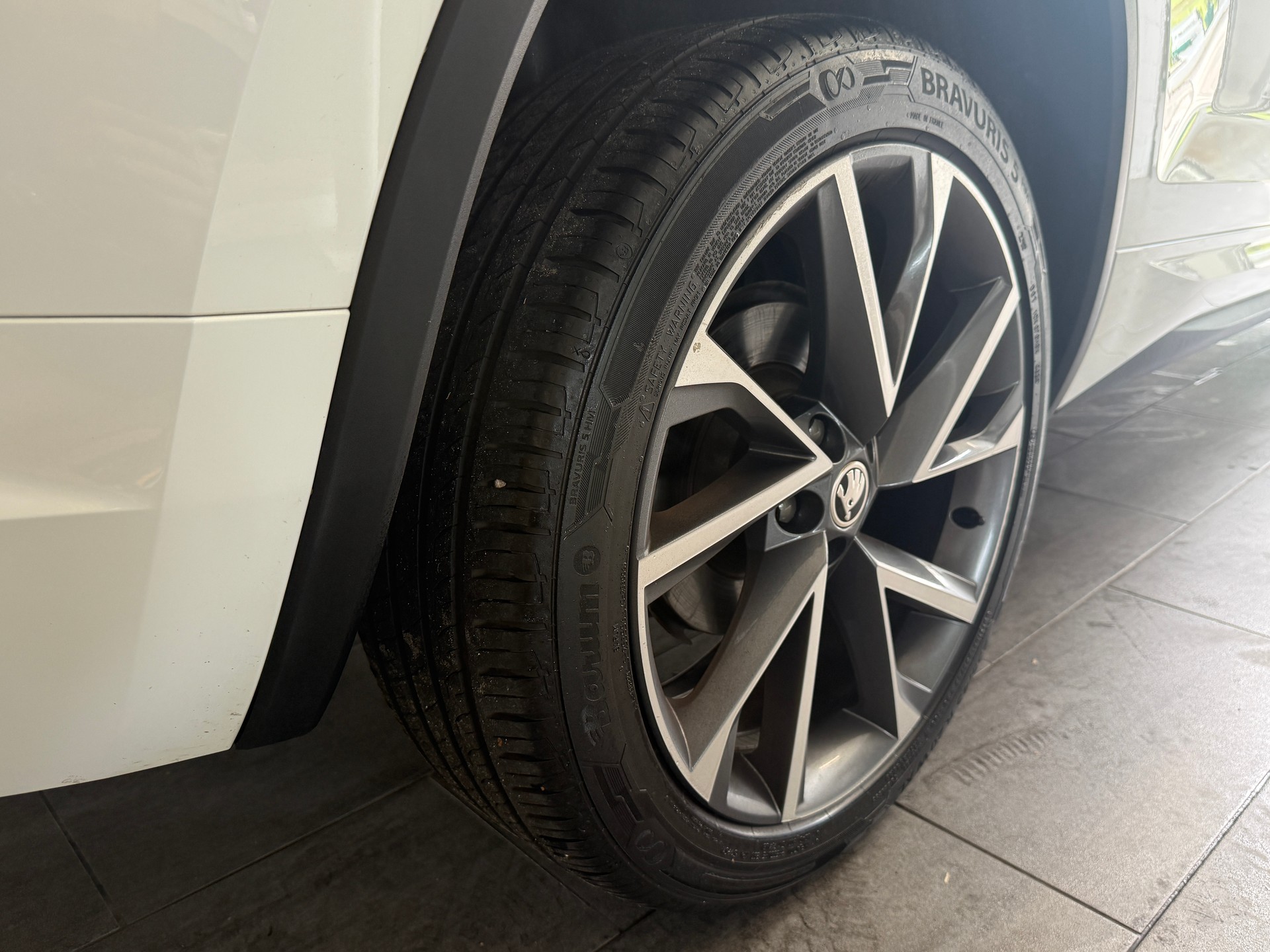 SKODA Kodiaq 2.0 TDI CR Sport Line 4x4 DSG 7 Plätzer AHK der günstigste Sport Line-image-22