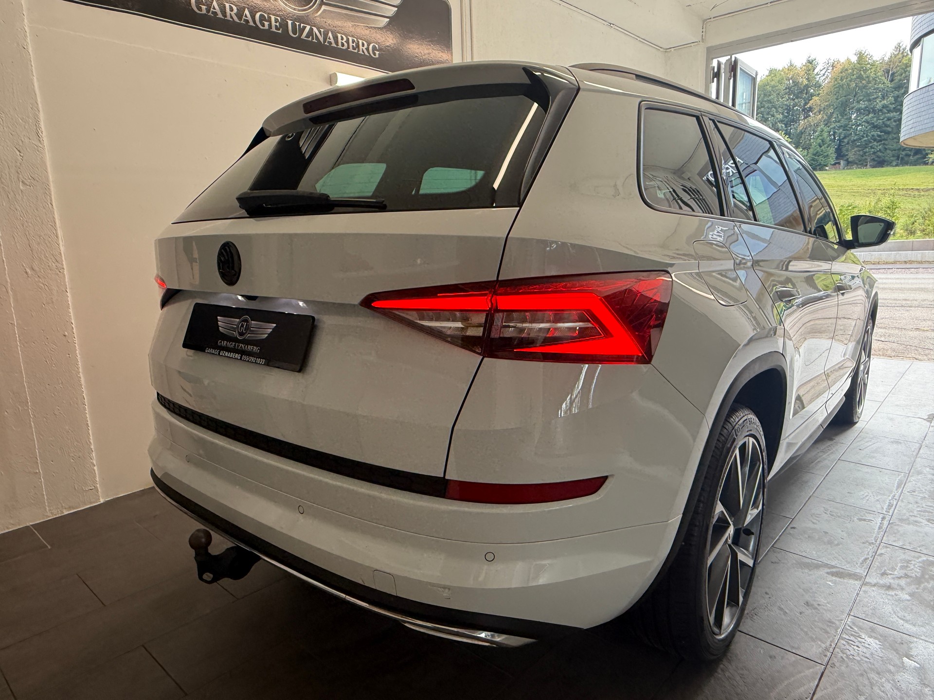 SKODA Kodiaq 2.0 TDI CR Sport Line 4x4 DSG 7 Plätzer AHK der günstigste Sport Line-image-4