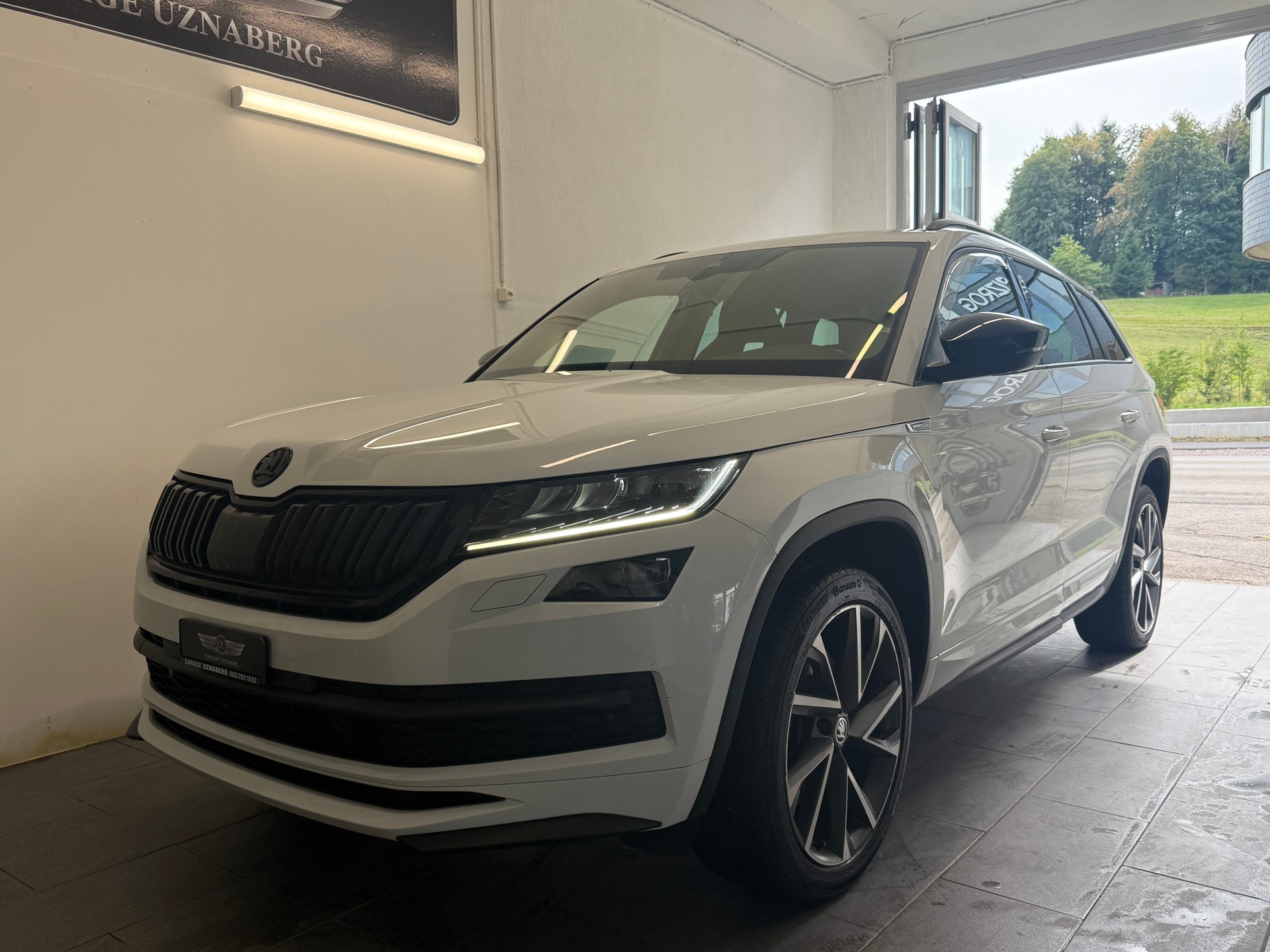 SKODA Kodiaq 2.0 TDI CR Sport Line 4x4 DSG 7 Plätzer AHK der günstigste Sport Line-image-0