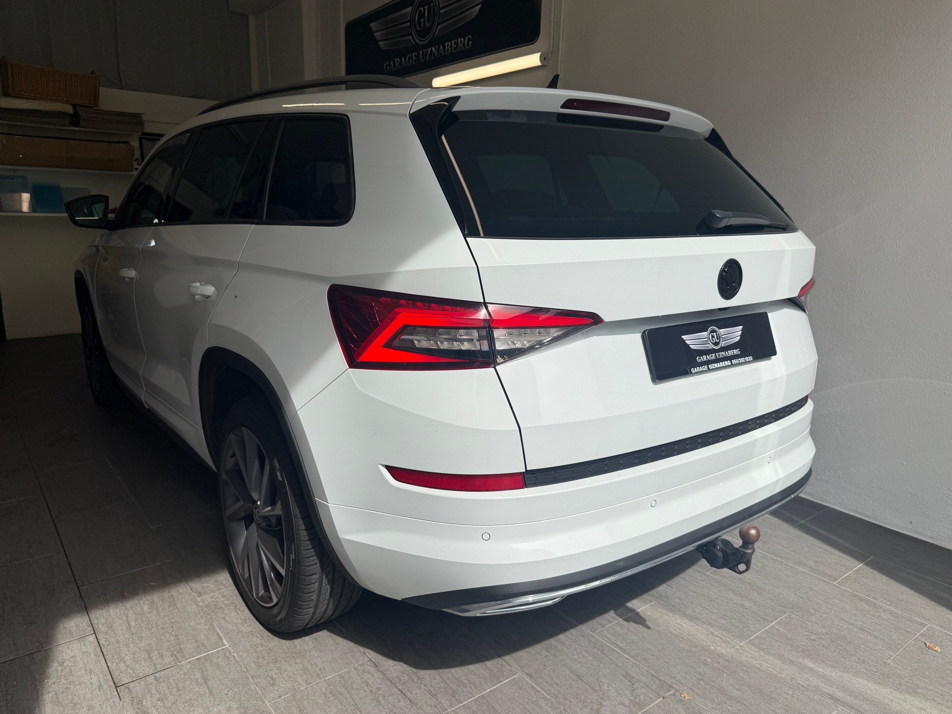 SKODA Kodiaq 2.0 TDI CR Sport Line 4x4 DSG 7 Plätzer AHK der günstigste Sport Line-image-2