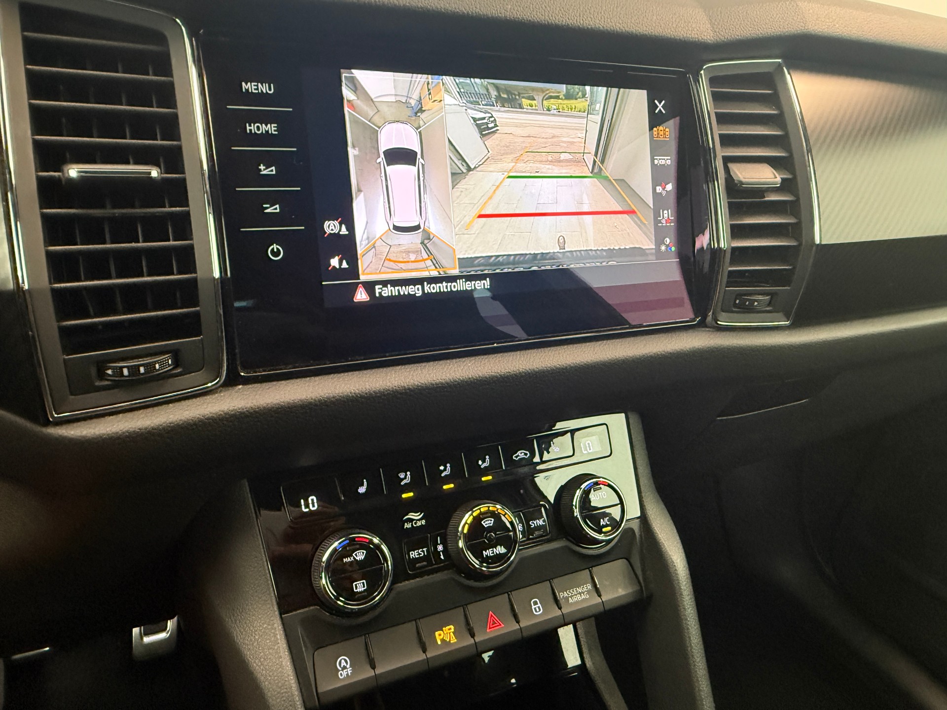 SKODA Kodiaq 2.0 TDI CR Sport Line 4x4 DSG 7 Plätzer AHK der günstigste Sport Line-image-15