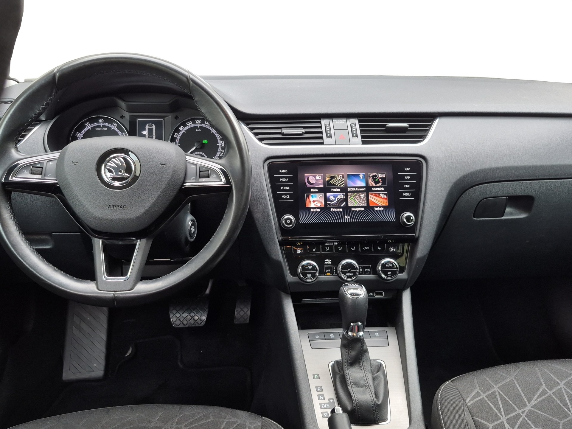 SKODA Octavia Combi 1.8 TSI Ambition 4x4 DSG *Carplay*-image-8