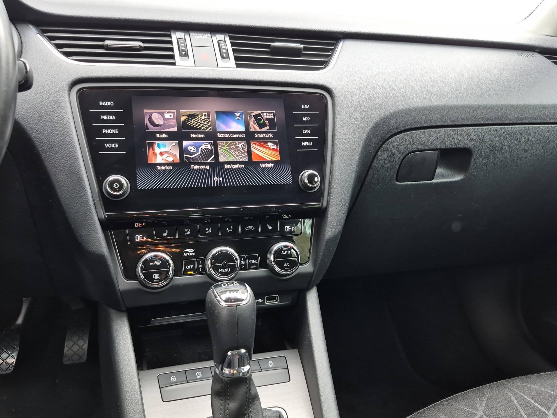 SKODA Octavia Combi 1.8 TSI Ambition 4x4 DSG *Carplay*-image-9