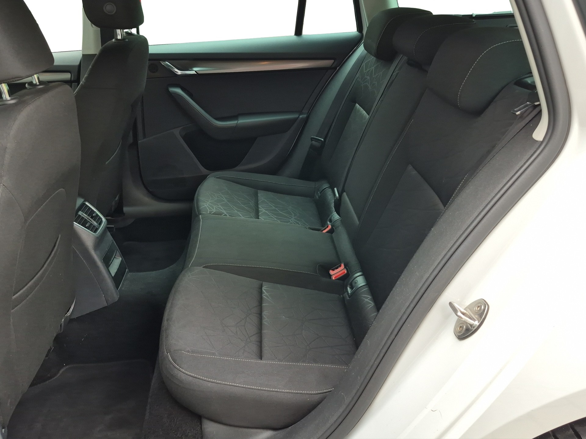 SKODA Octavia Combi 1.8 TSI Ambition 4x4 DSG *Carplay*-image-11