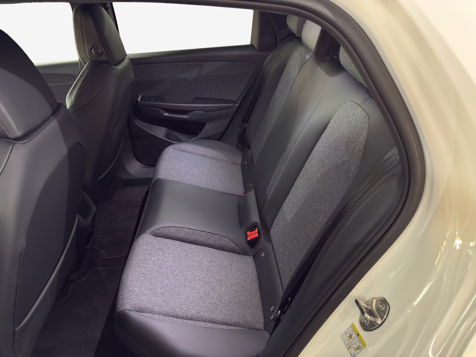 VW ID.Polo 52 kWh Style Edition One Plus-image-11