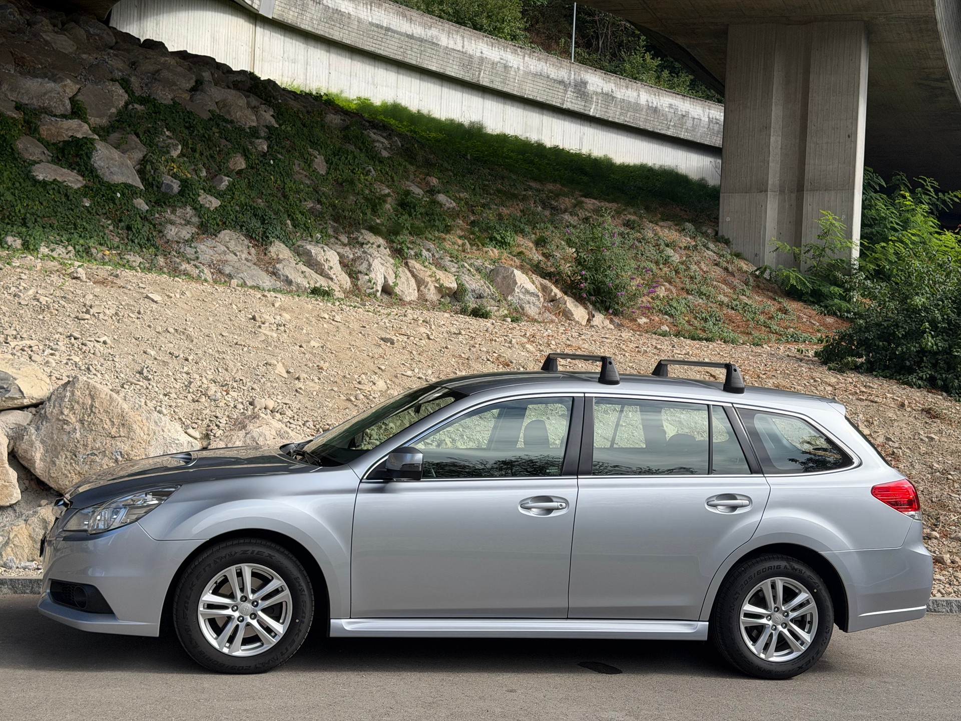 SUBARU Legacy 2.0D Swiss AWD-image-2