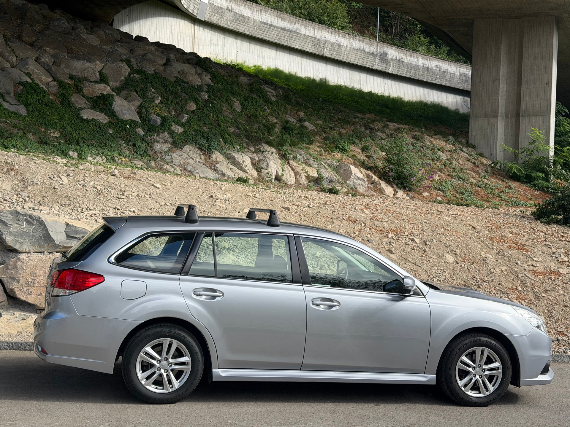 SUBARU Legacy 2.0D Swiss AWD-image-5