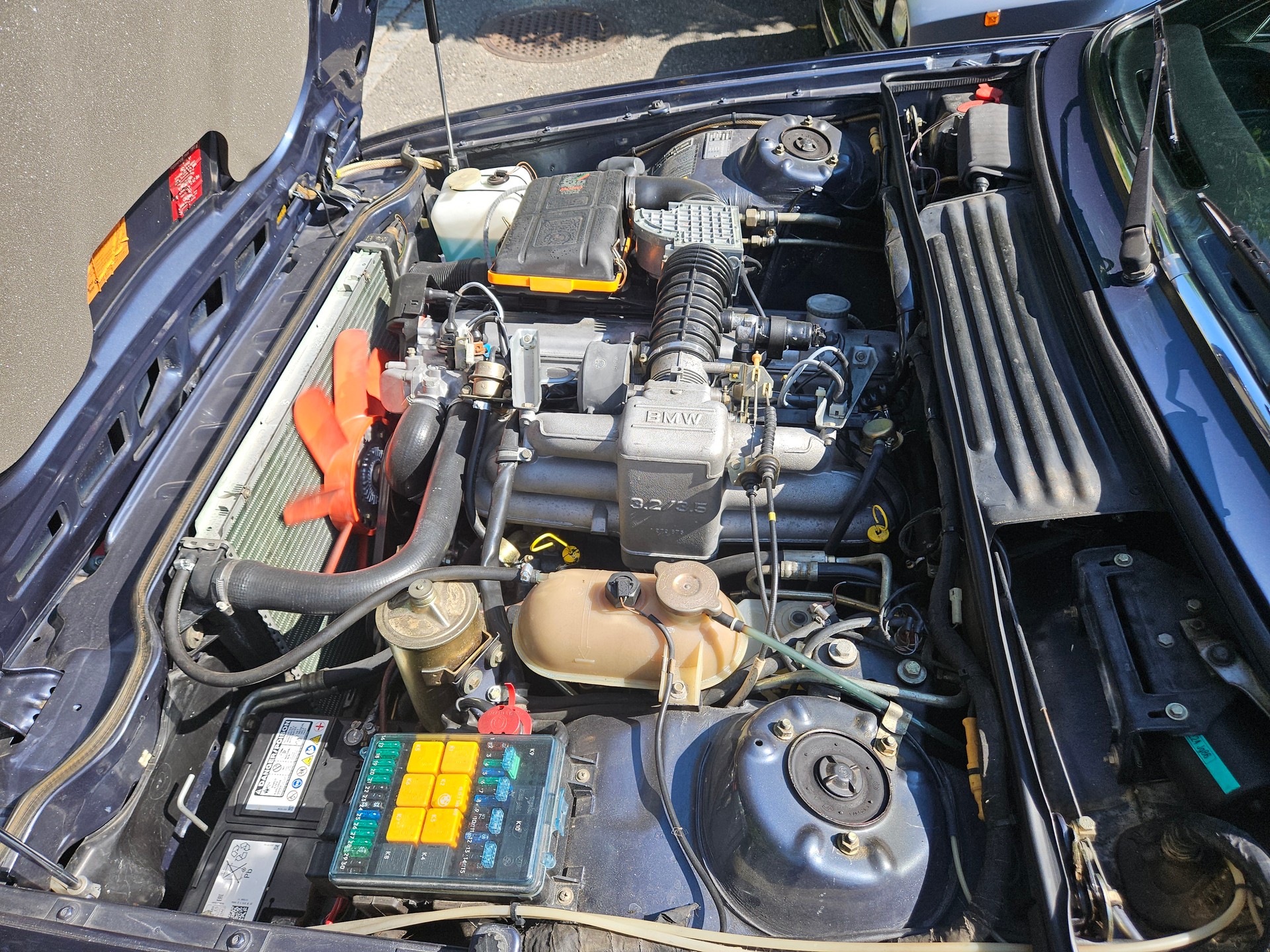 BMW 635CSi-image-5