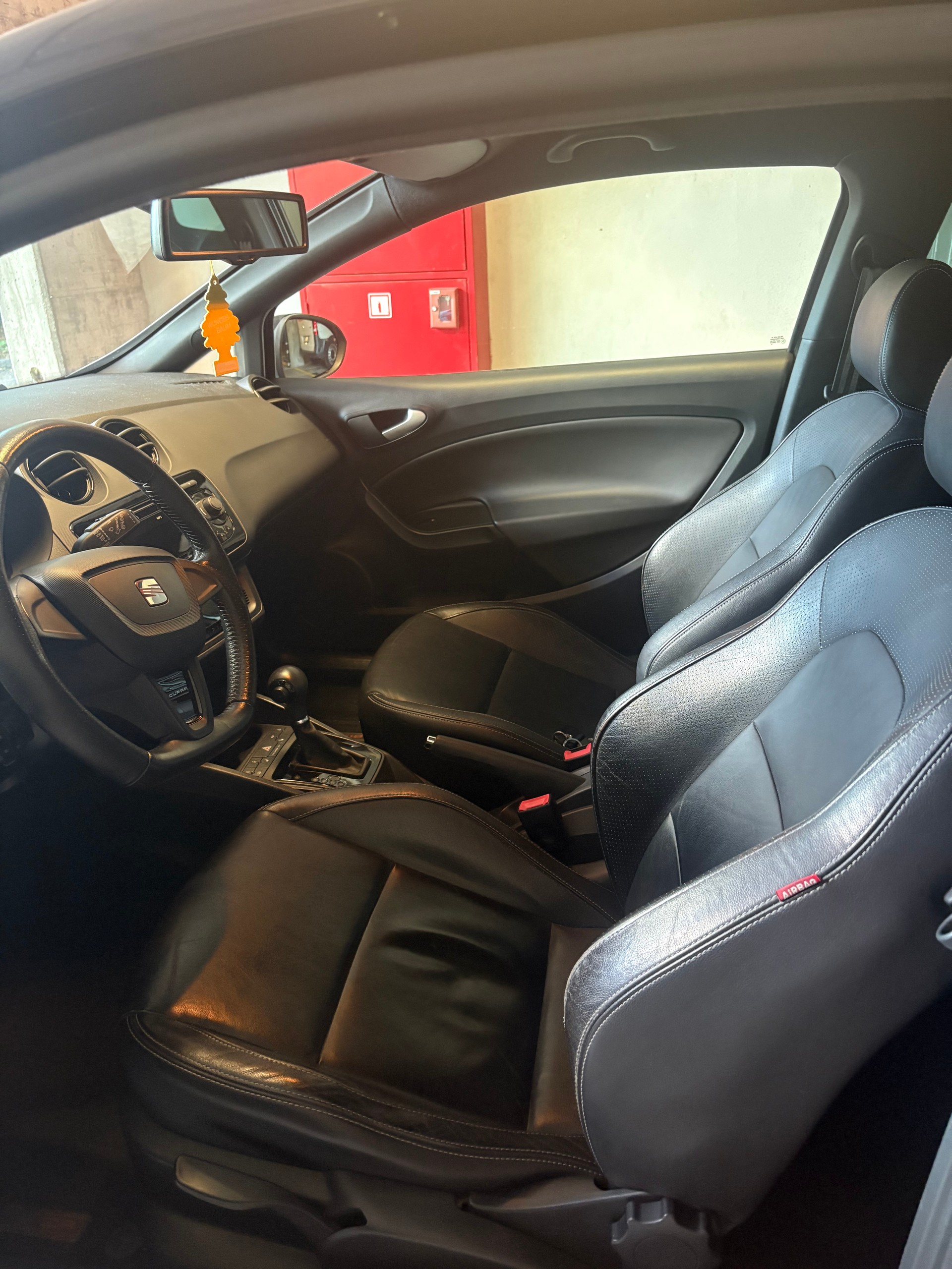 SEAT Ibiza SC 1.4 TSI Cupra DSG-image-4