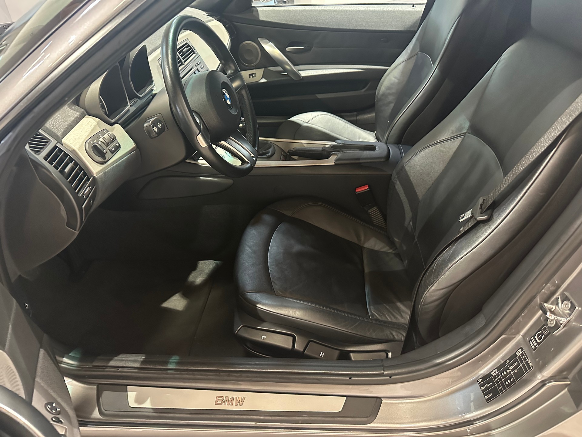 BMW Z4 3.0i Roadster/Frisch ab MFK und grossem Service/Einzigartiger Klassiker mit wenig km!-image-11