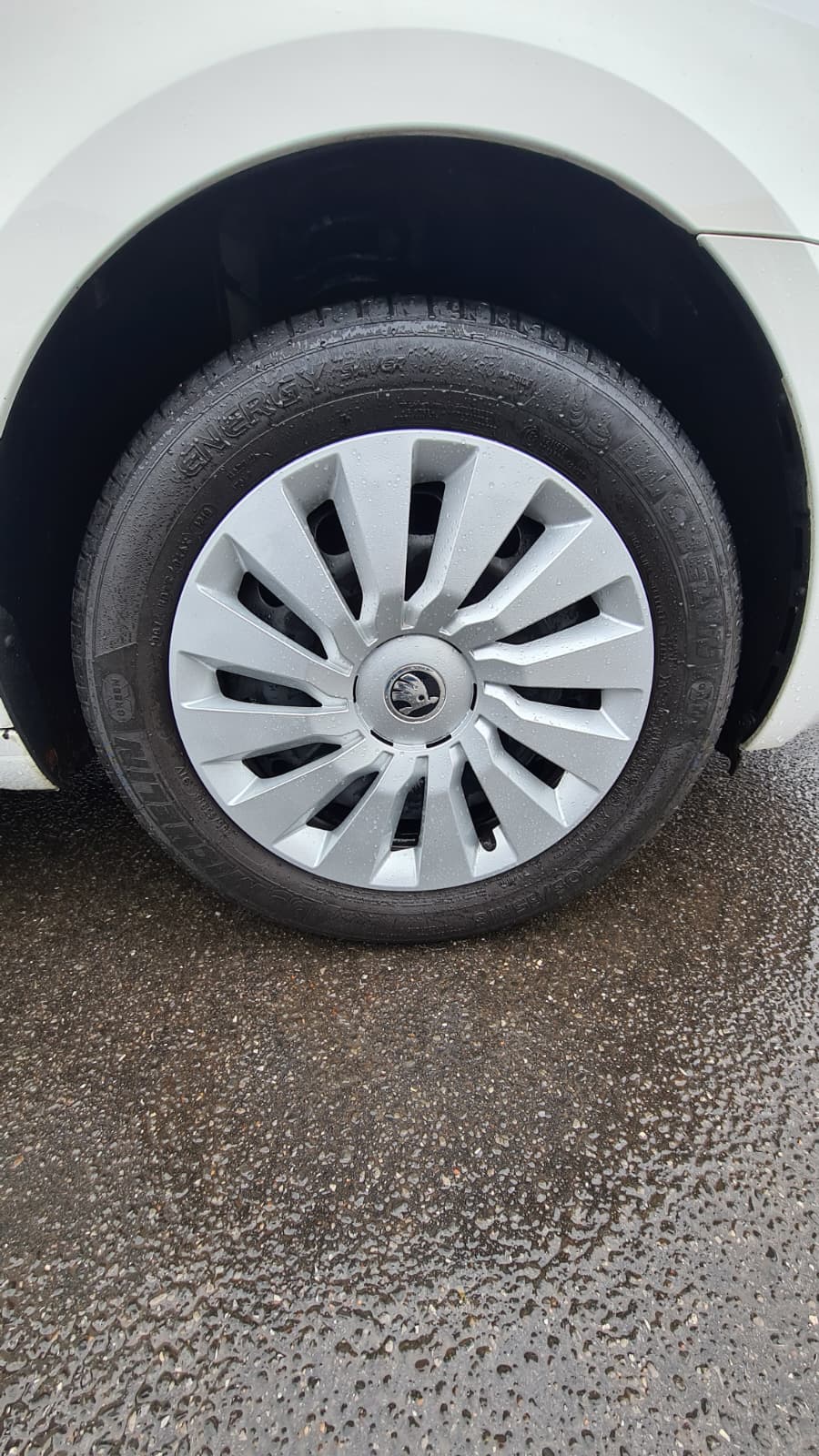 SKODA Octavia Combi 1.6 TDI Ambition DSG ** Gr-Navi ** Abstandsregelsysteme ** Anh-Kupplung ** Frisch Ab MFK & Service **-image-13