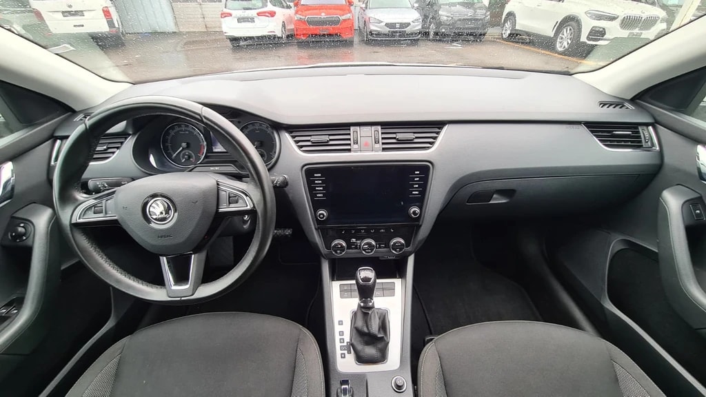 SKODA Octavia Combi 1.6 TDI Ambition DSG ** Gr-Navi ** Abstandsregelsysteme ** Anh-Kupplung ** Frisch Ab MFK & Service **-image-10