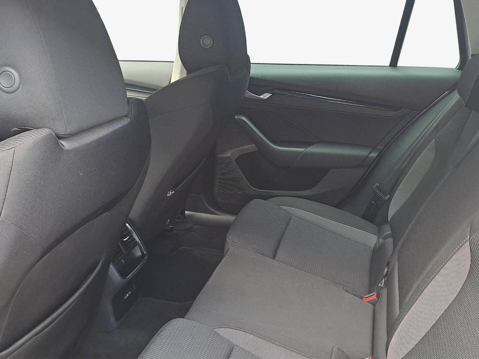 SKODA Octavia Combi 2.0 TDI DSG Selection-image-11
