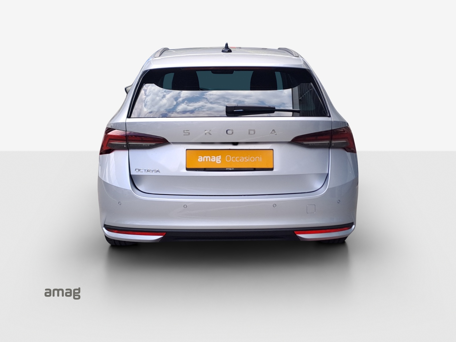 SKODA Octavia Combi 2.0 TDI DSG Selection-image-3