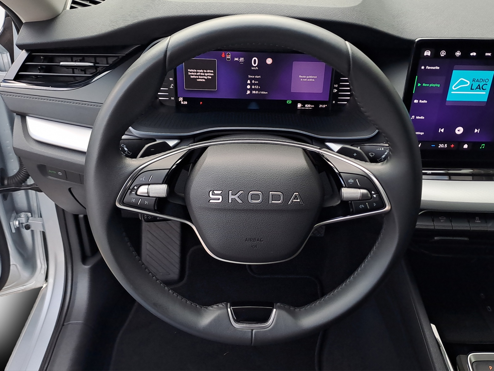 SKODA Octavia Combi 2.0 TDI DSG Selection-image-9