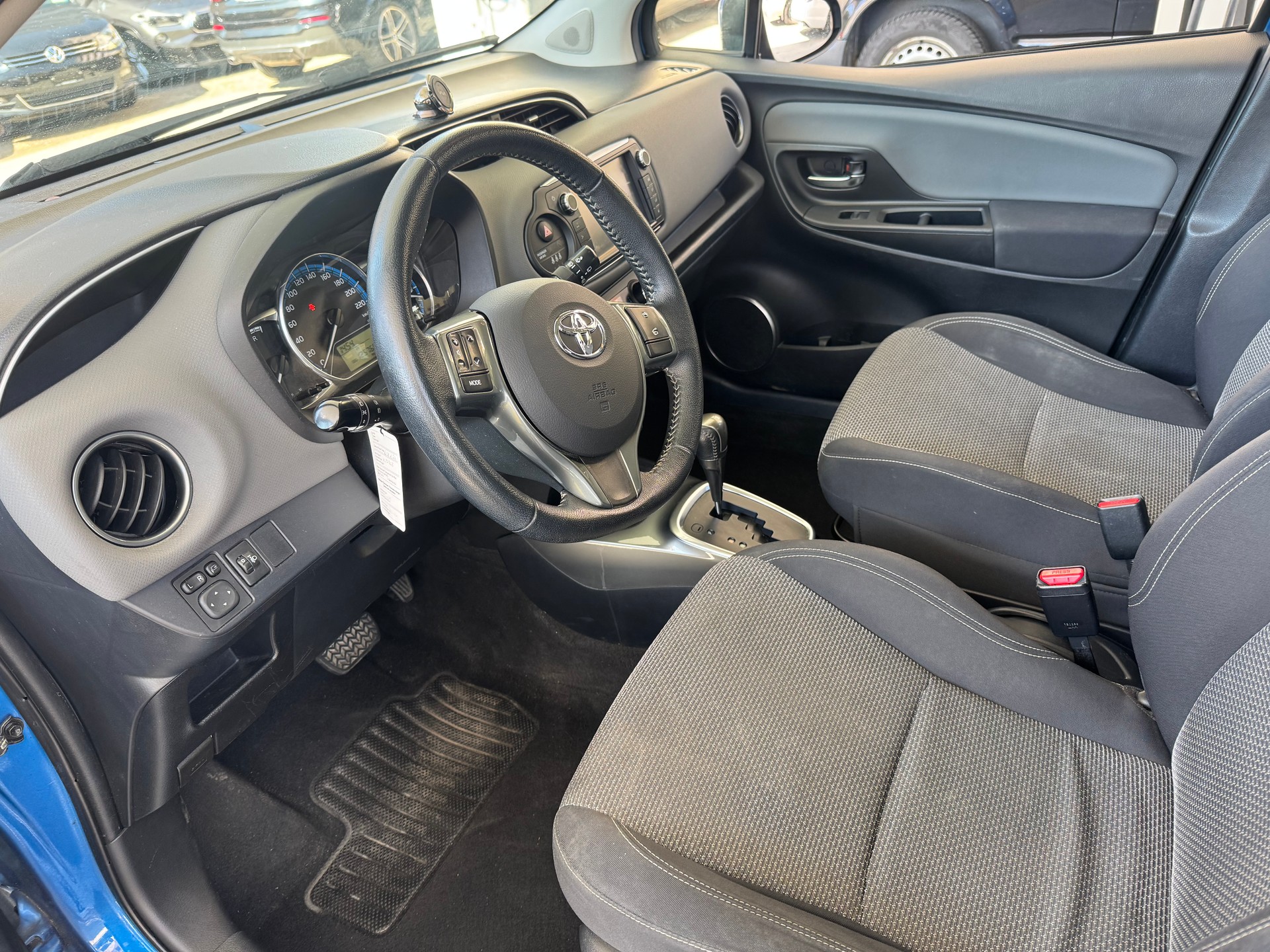 TOYOTA YARIS-image-5
