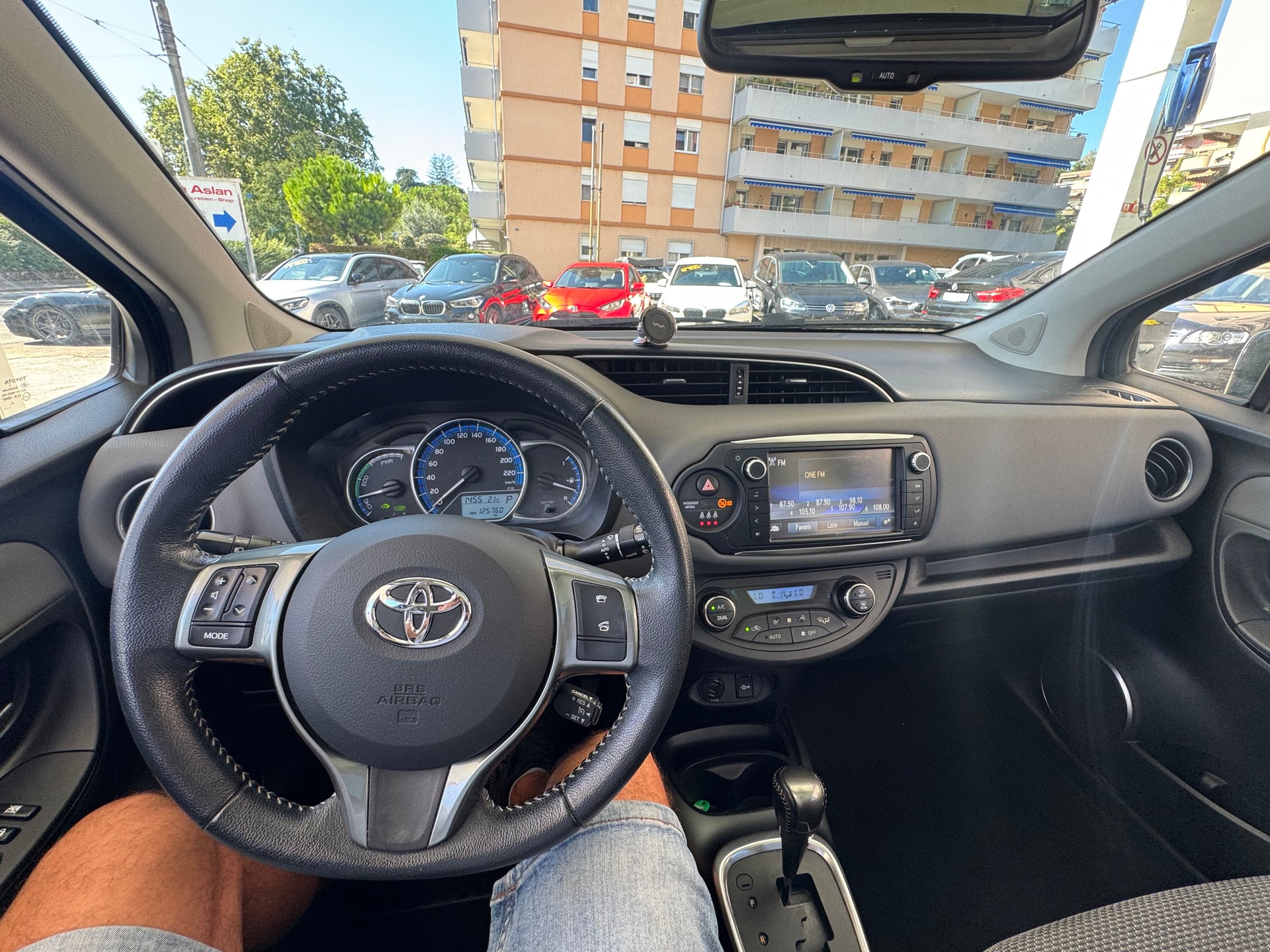 TOYOTA YARIS-image-9