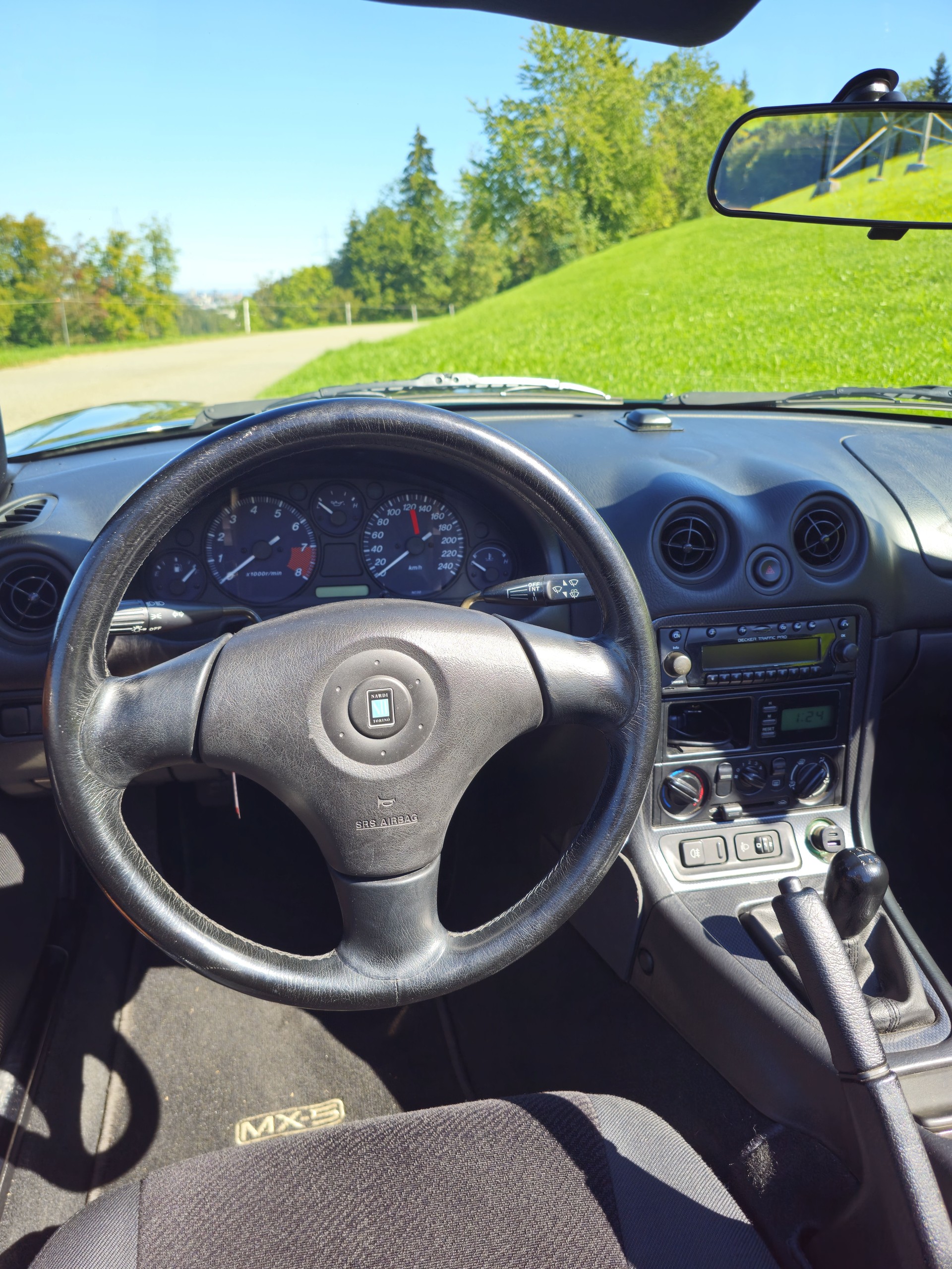 MAZDA 1.8i-16V Youngster-image-5