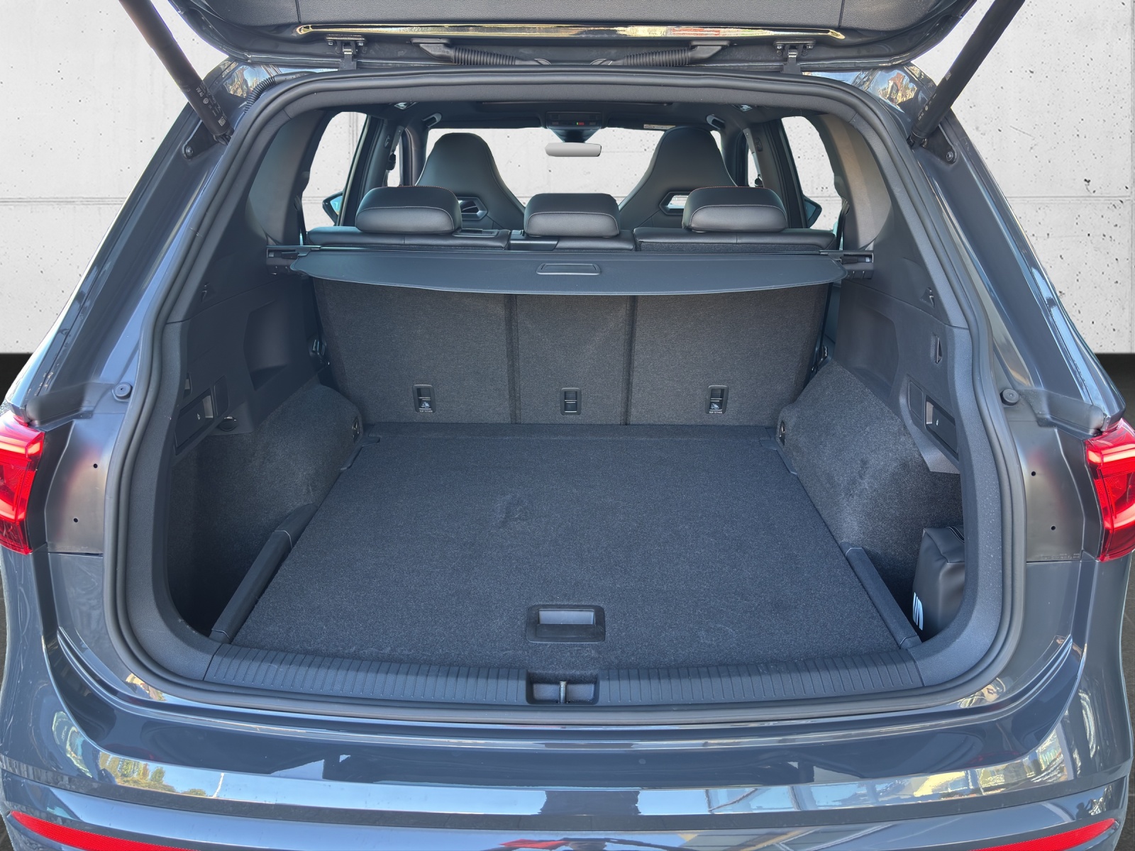 SEAT Tarraco 2.0TSI 4Drive DSG FR mit AHK, Standheizung, Panorama-Ausstell-/Schiebedach & Winterräder-image-8