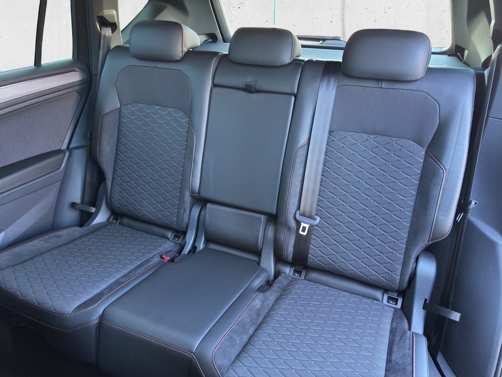 SEAT Tarraco 2.0TSI 4Drive DSG FR mit AHK, Standheizung, Panorama-Ausstell-/Schiebedach & Winterräder-image-30