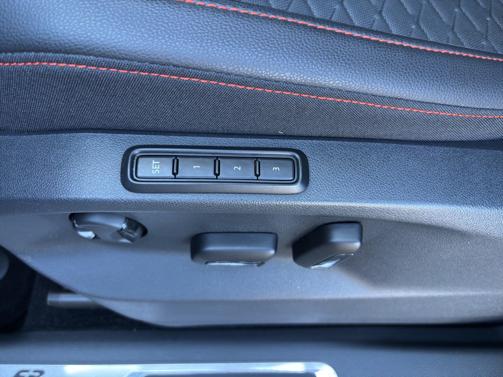 SEAT Tarraco 2.0TSI 4Drive DSG FR mit AHK, Standheizung, Panorama-Ausstell-/Schiebedach & Winterräder-image-29