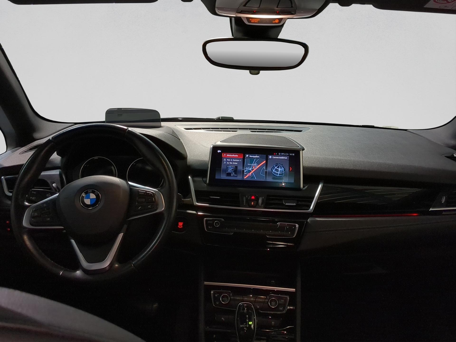 BMW 218i Active Tourer DKG Sport Line-image-12