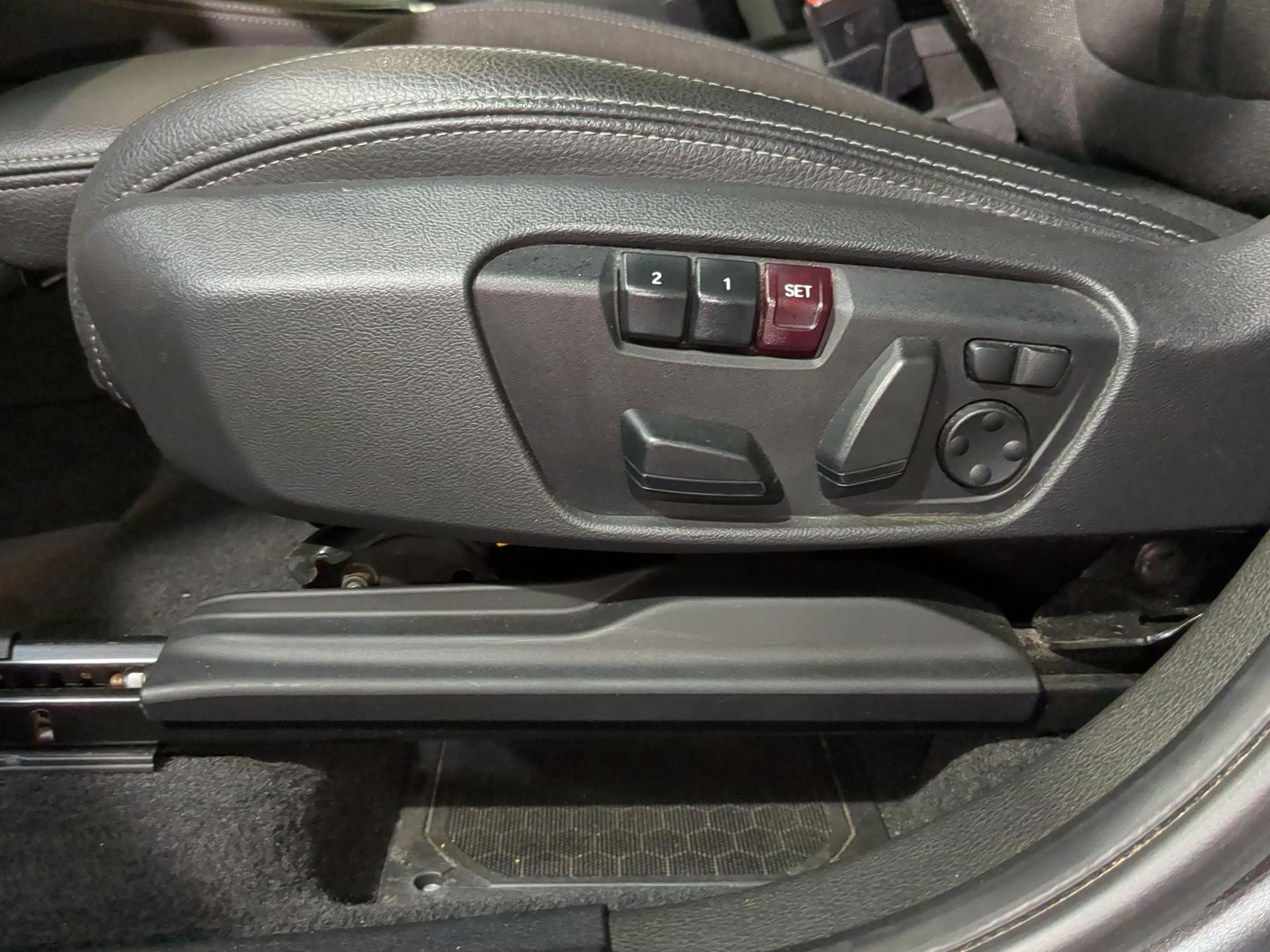 BMW 218i Active Tourer DKG Sport Line-image-17