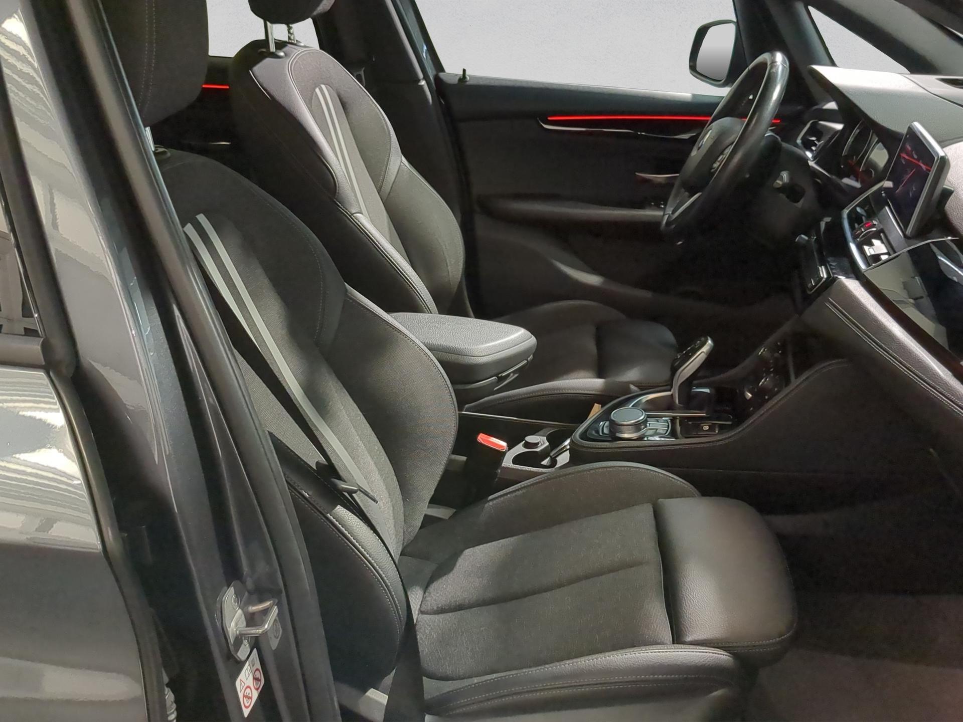 BMW 218i Active Tourer DKG Sport Line-image-15