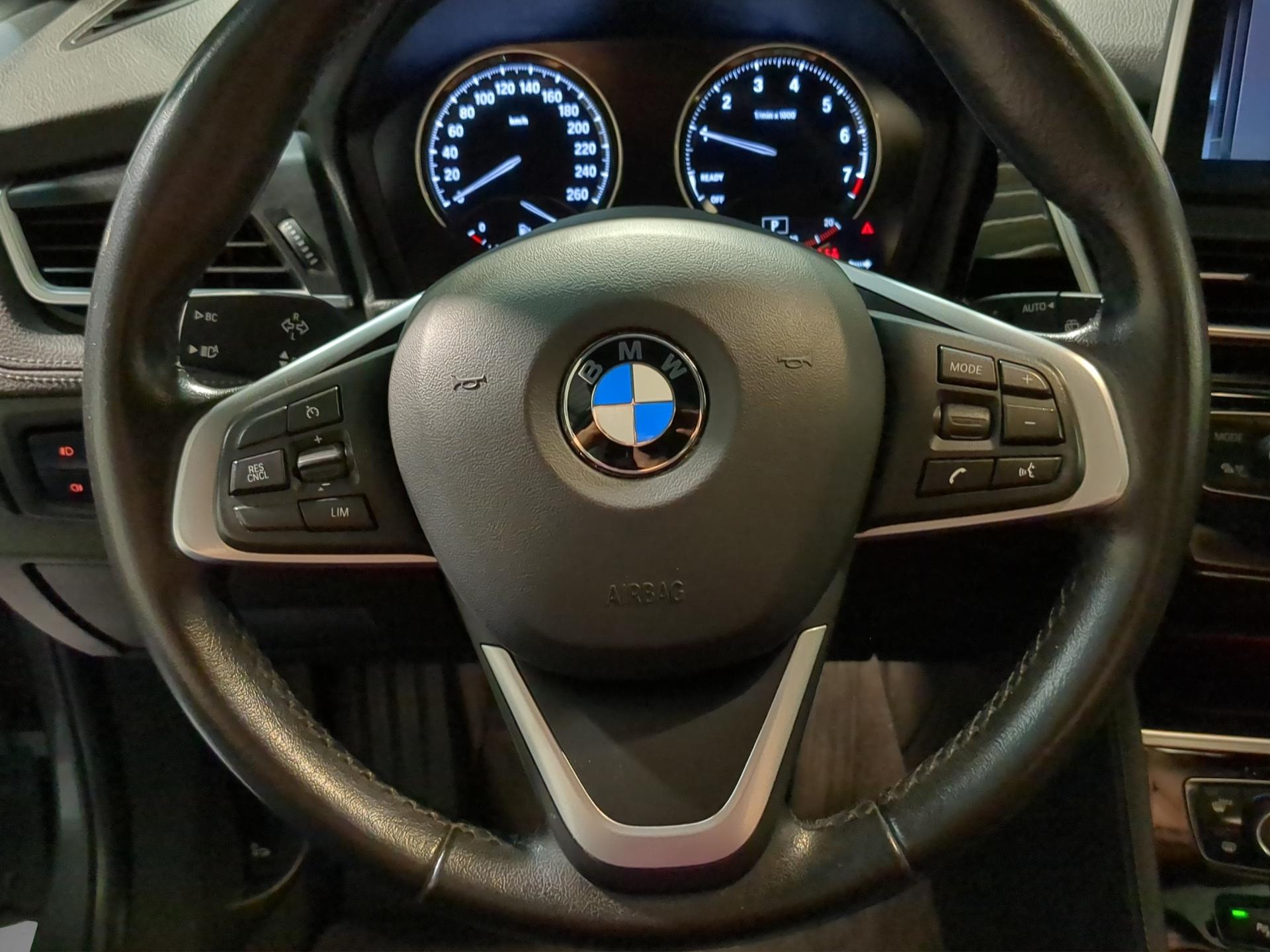 BMW 218i Active Tourer DKG Sport Line-image-10
