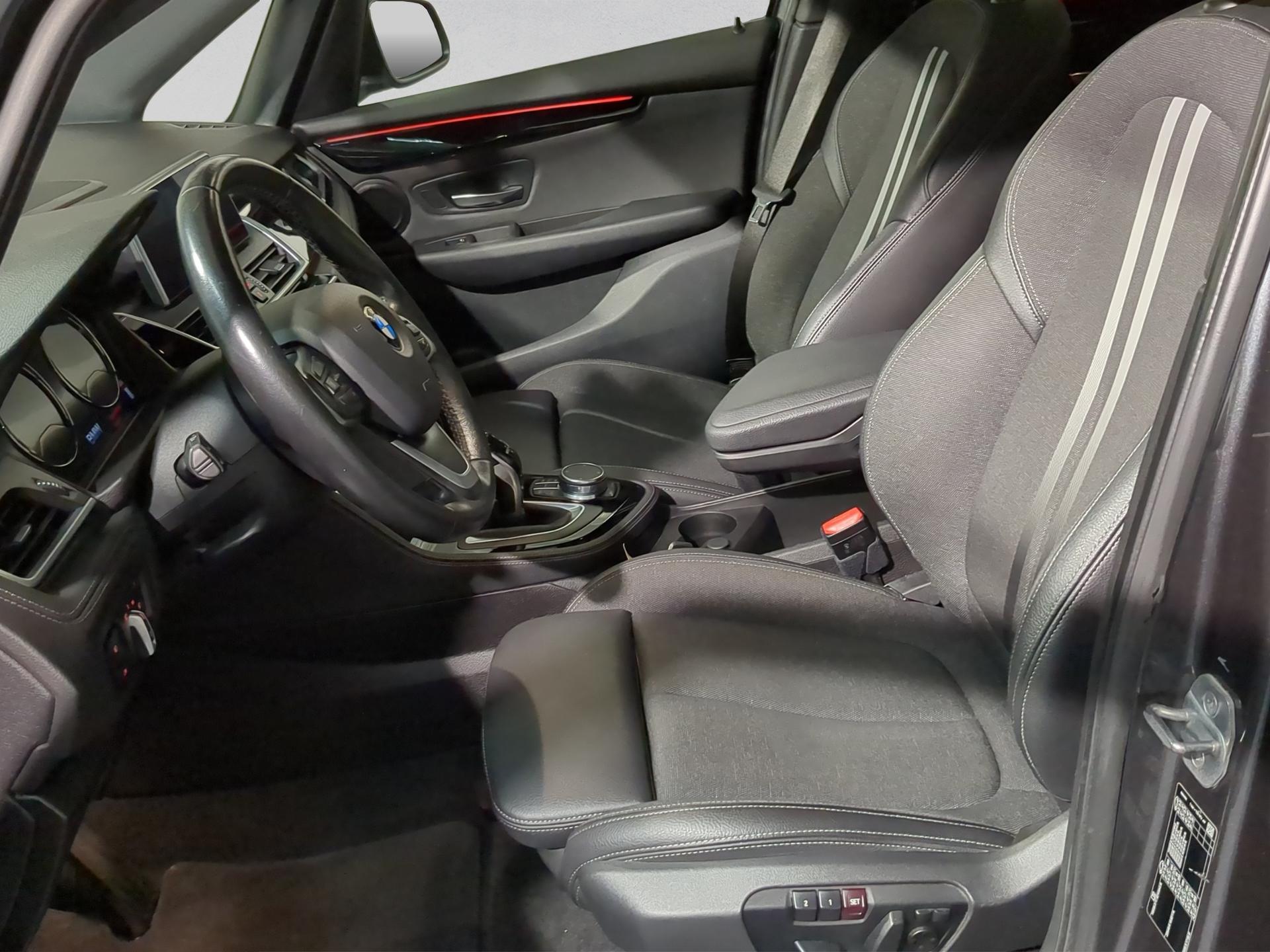 BMW 218i Active Tourer DKG Sport Line-image-8