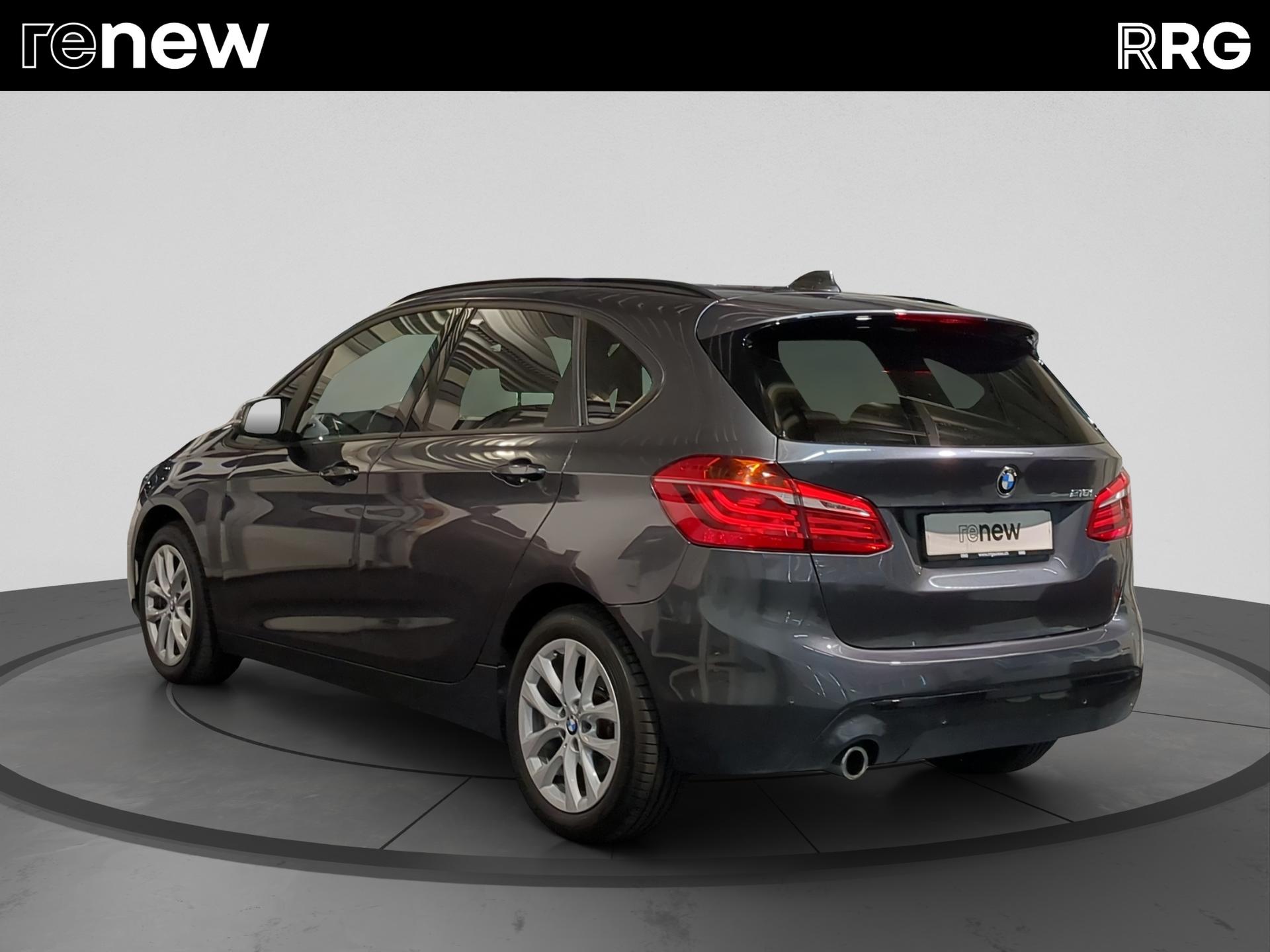 BMW 218i Active Tourer DKG Sport Line-image-4