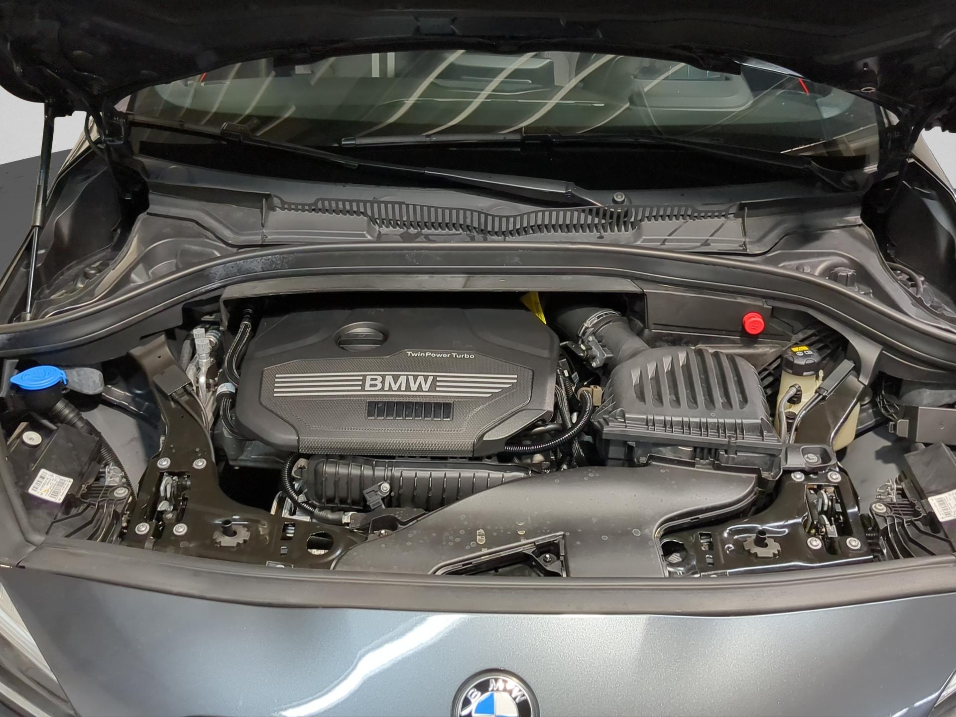 BMW 218i Active Tourer DKG Sport Line-image-22