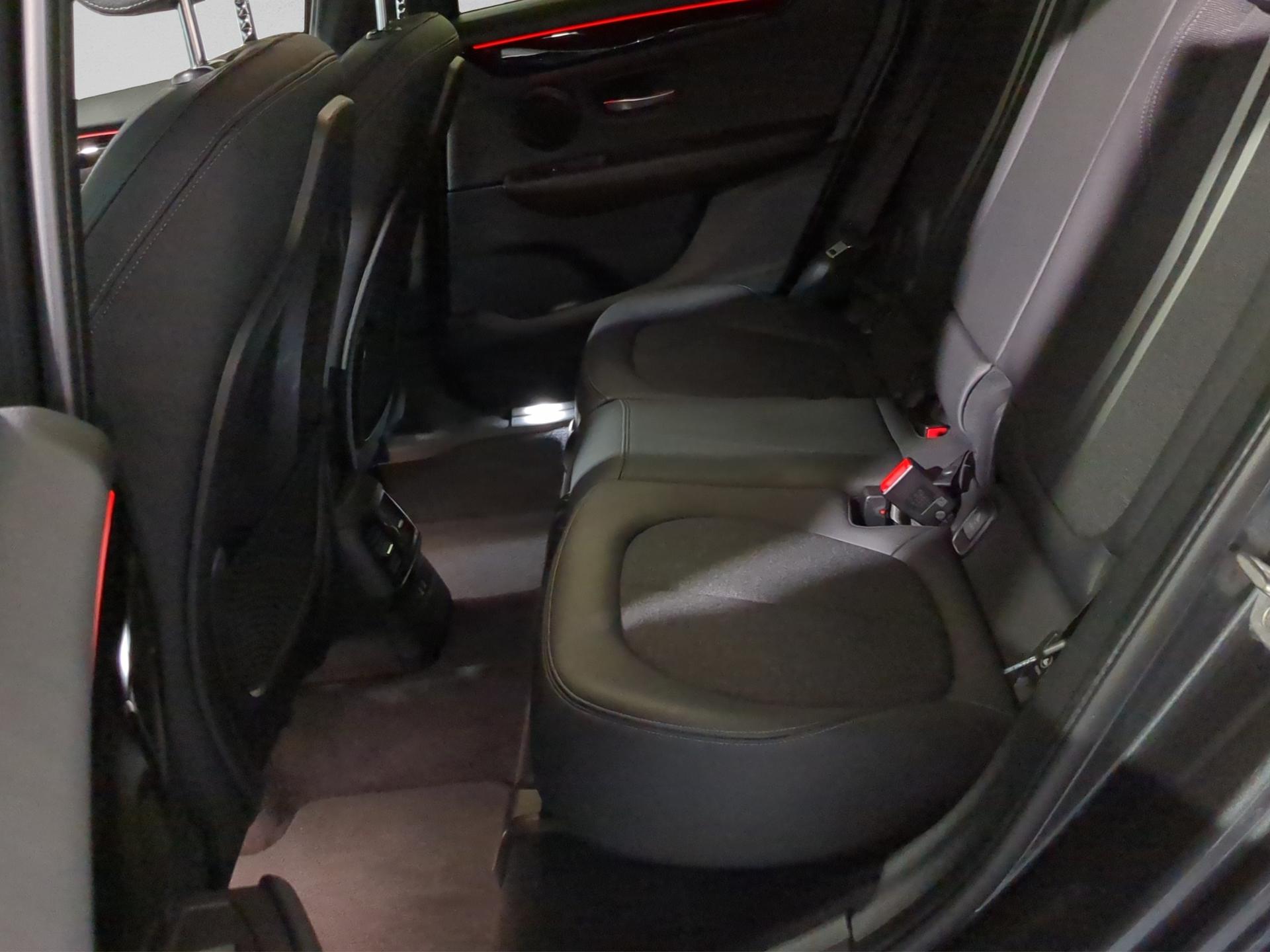 BMW 218i Active Tourer DKG Sport Line-image-13