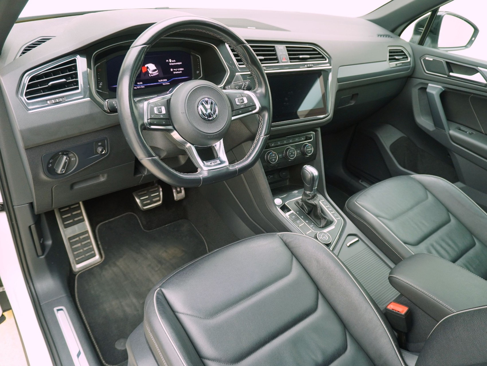 VW Tiguan 2.0 TSI DSG R-Line 4Motion-image-10